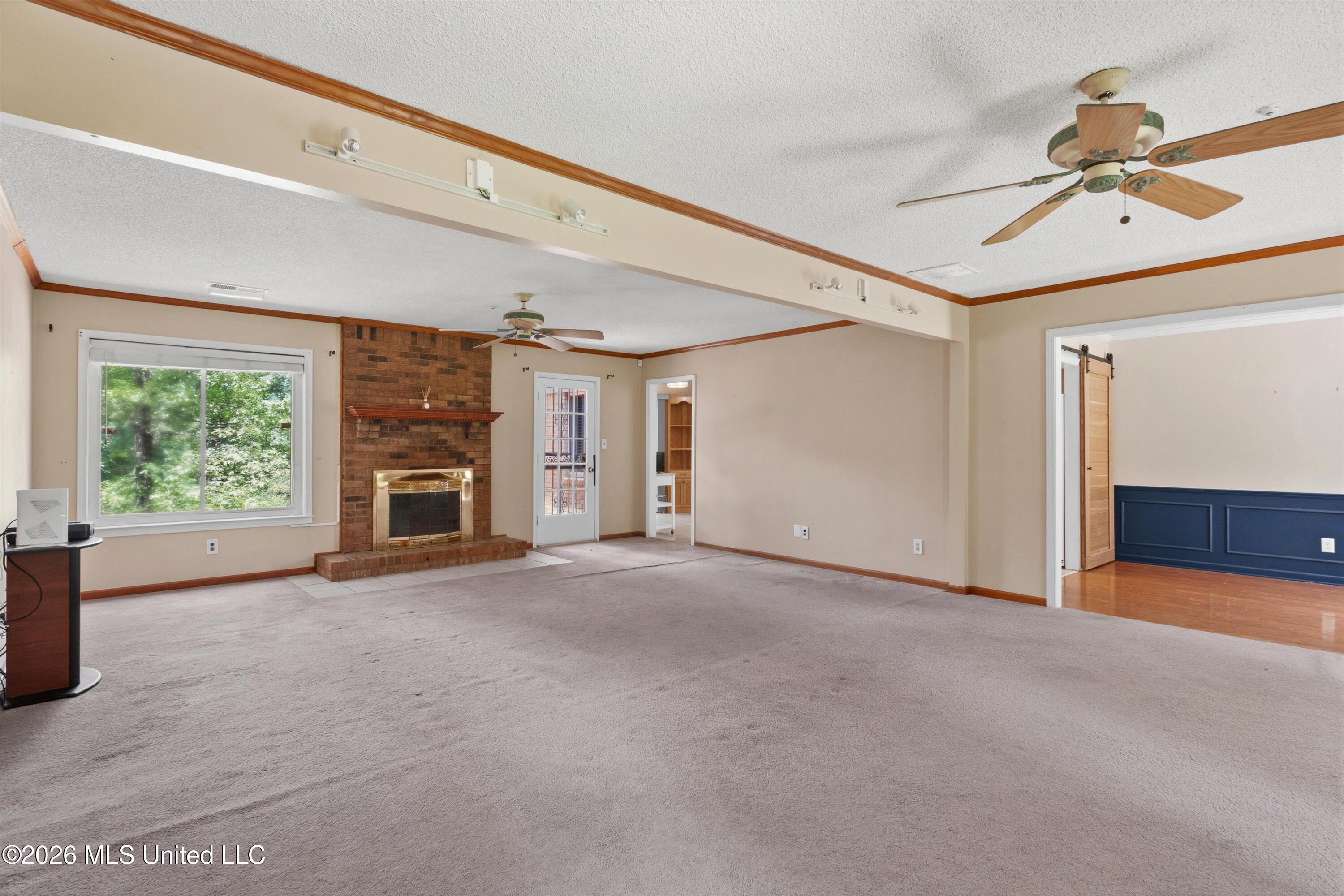 6090 Northwood Drive Property Photo 11