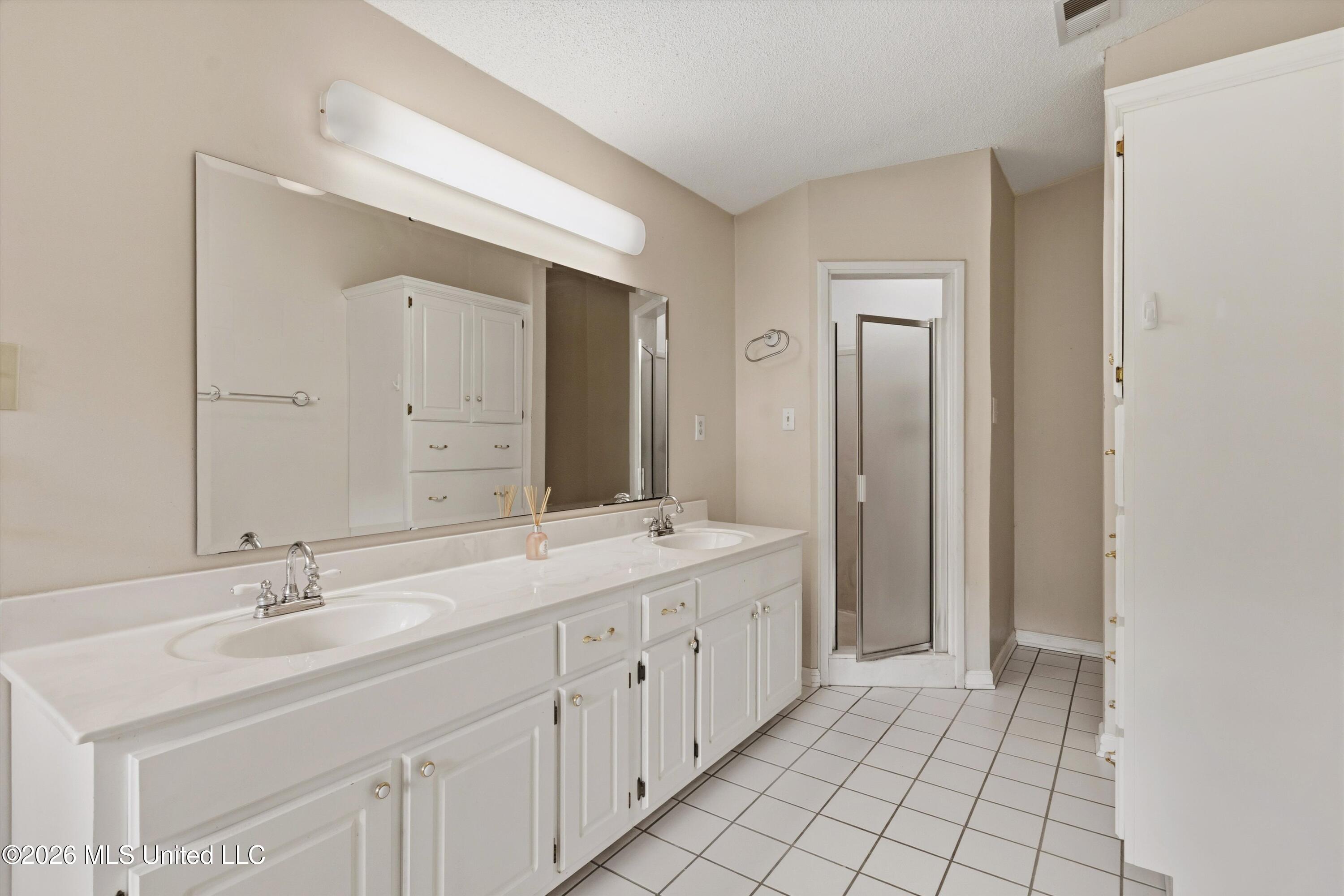 6090 Northwood Drive Property Photo 15