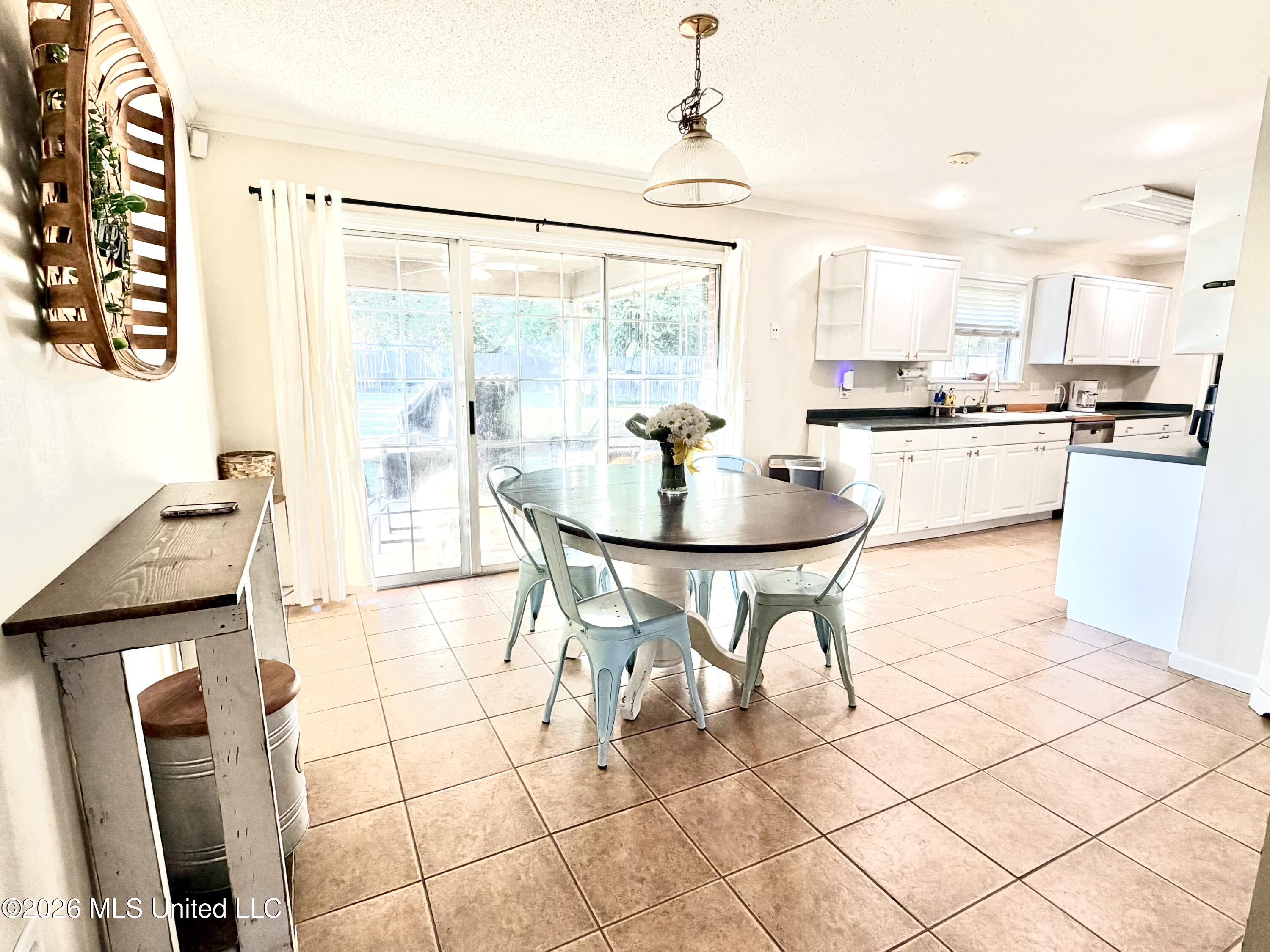 712 Trip Drive Property Photo 6