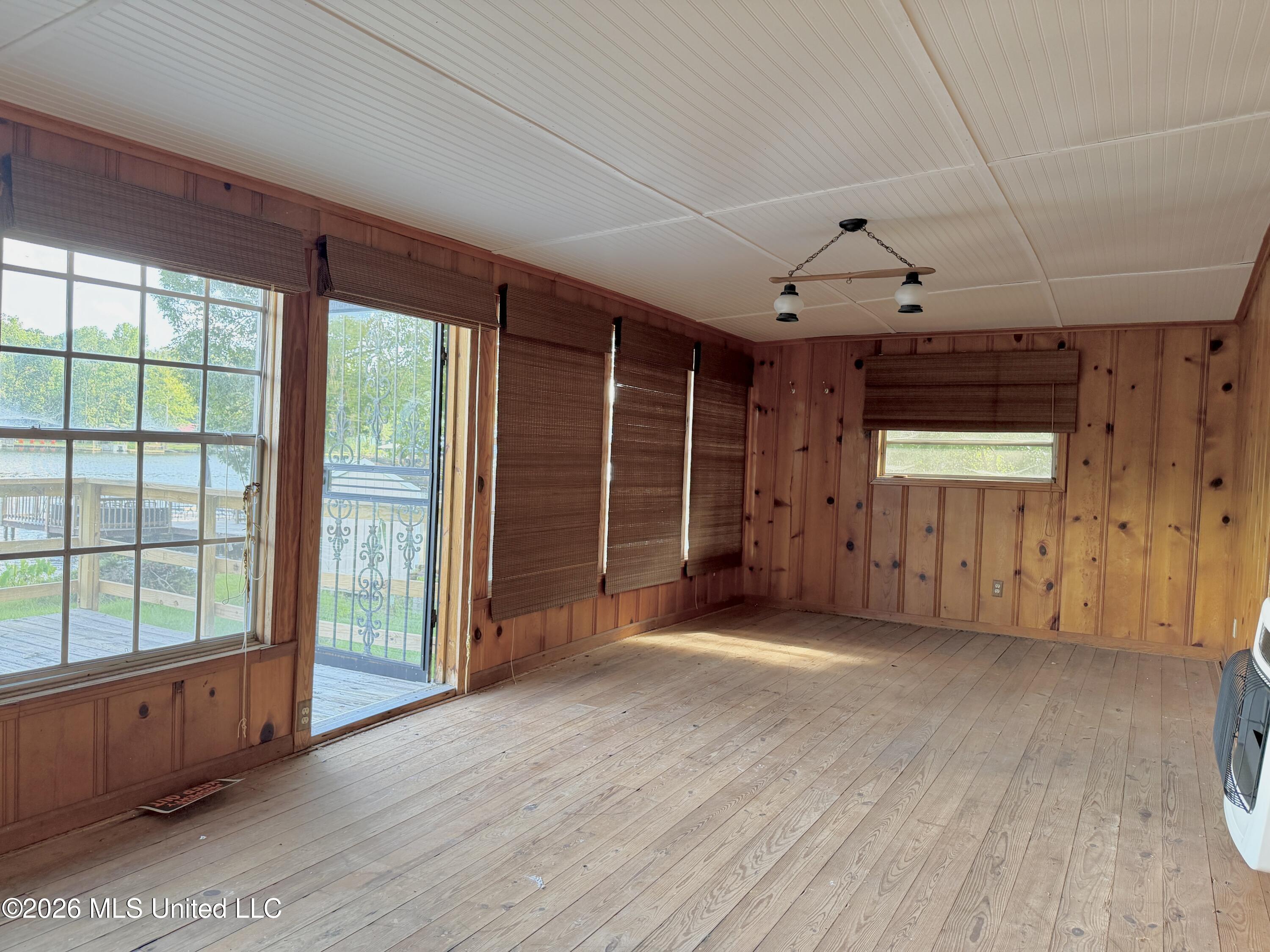 1385 Snow Lake Drive Property Photo 10