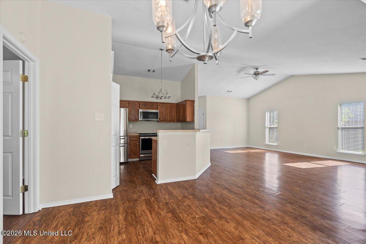 10417 Amanda Drive Property Photo 4