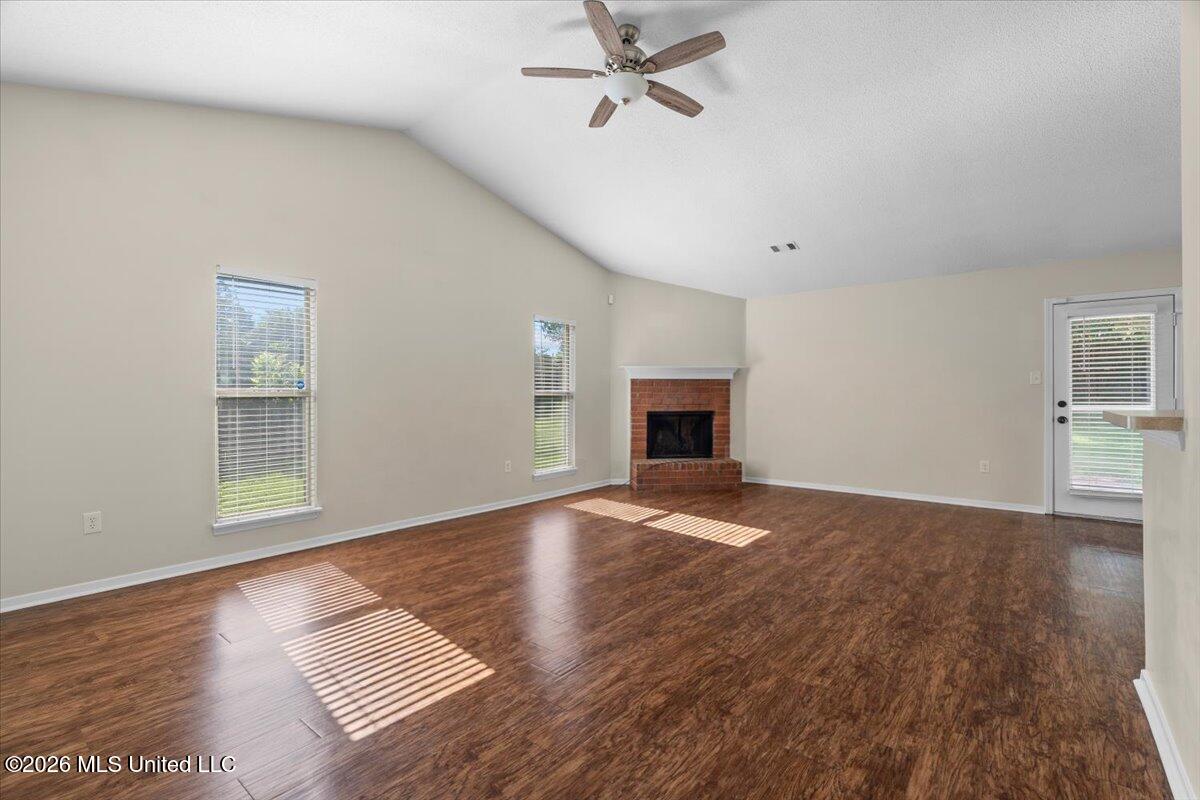 10417 Amanda Drive Property Photo 5