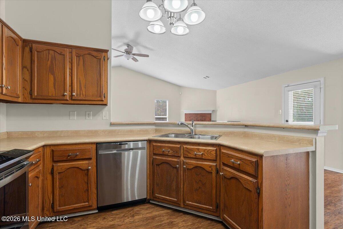 10417 Amanda Drive Property Photo 8