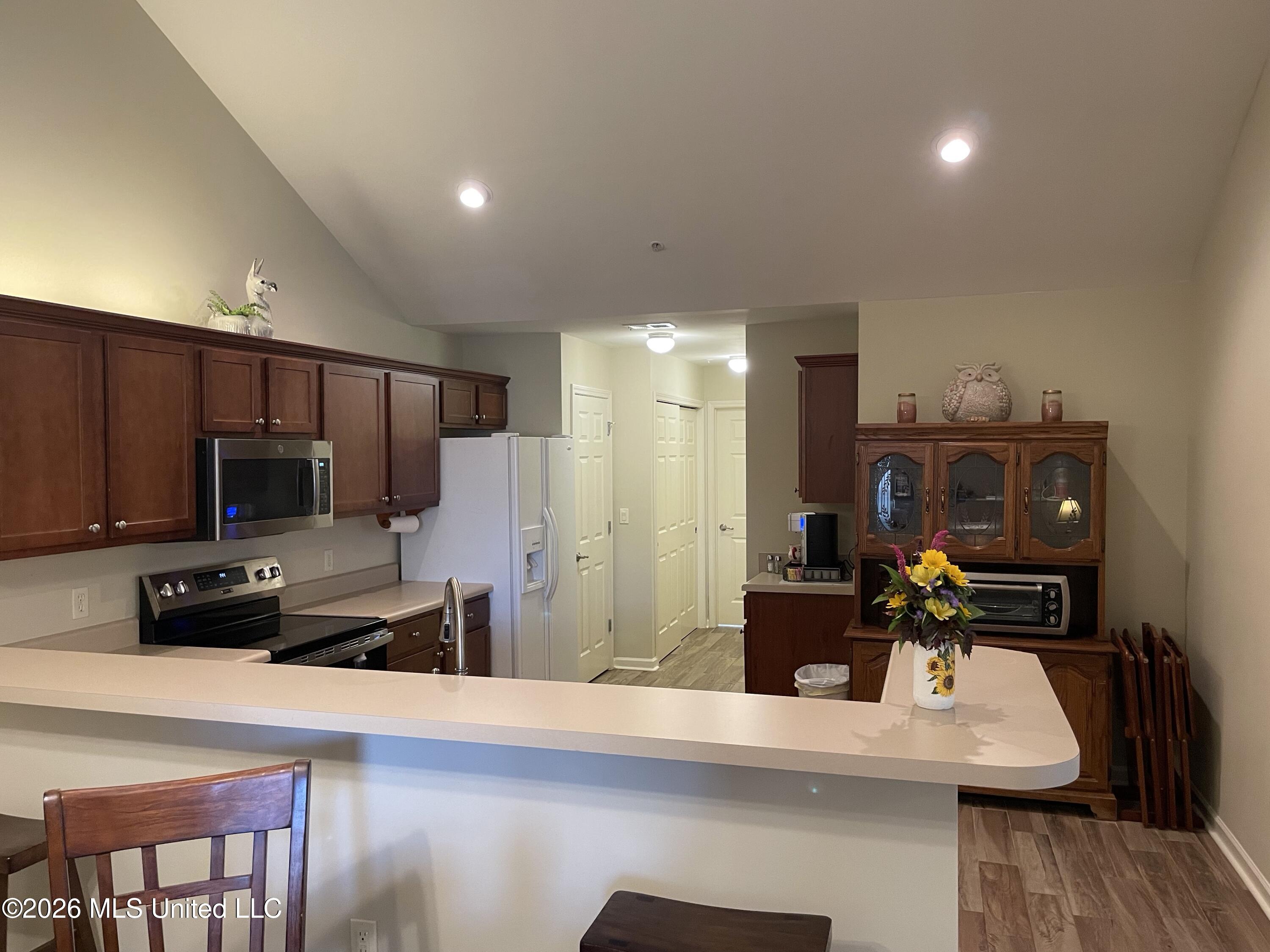 8925 Oak Branch Lane Property Photo 11