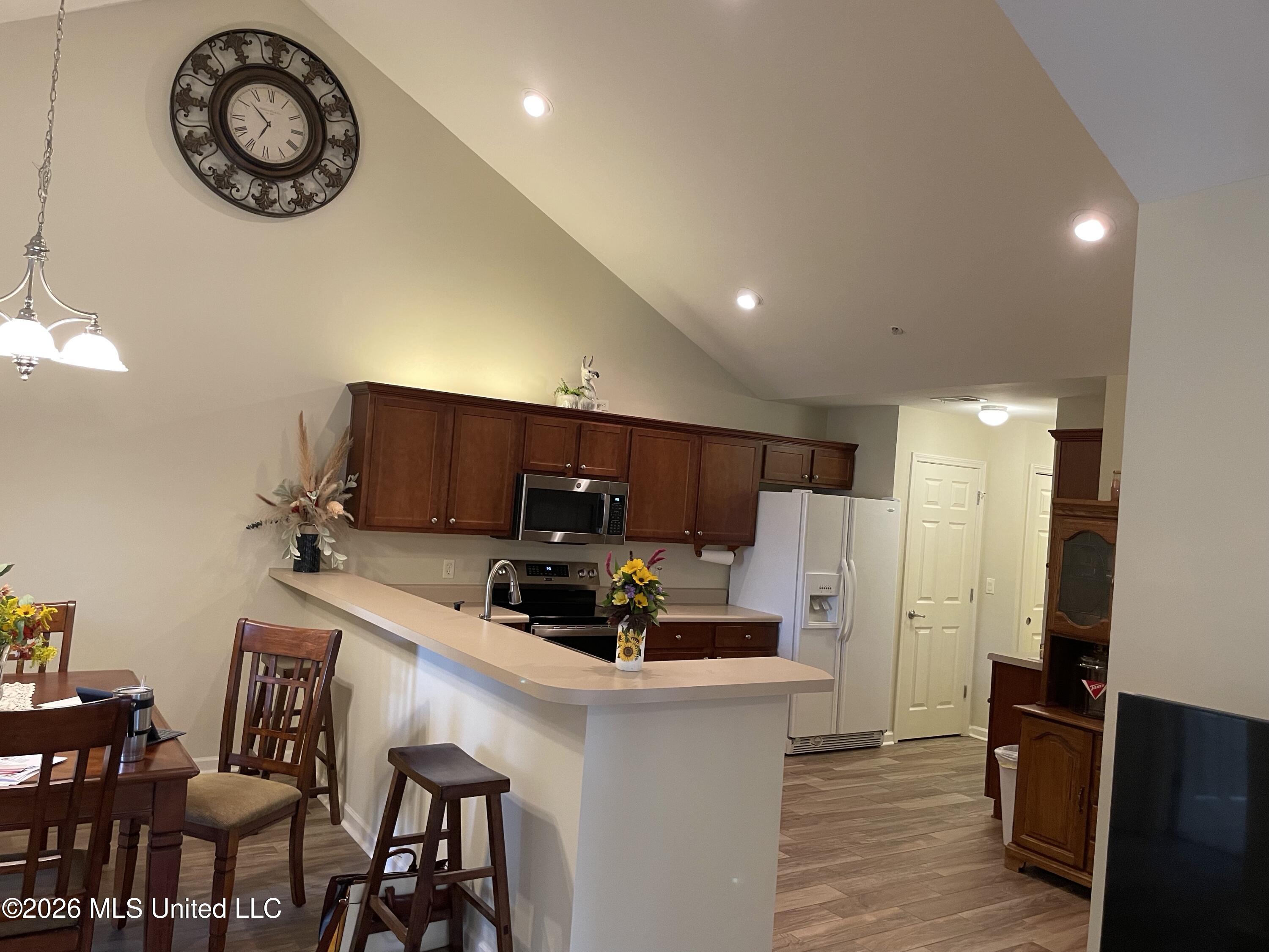 8925 Oak Branch Lane Property Photo 12