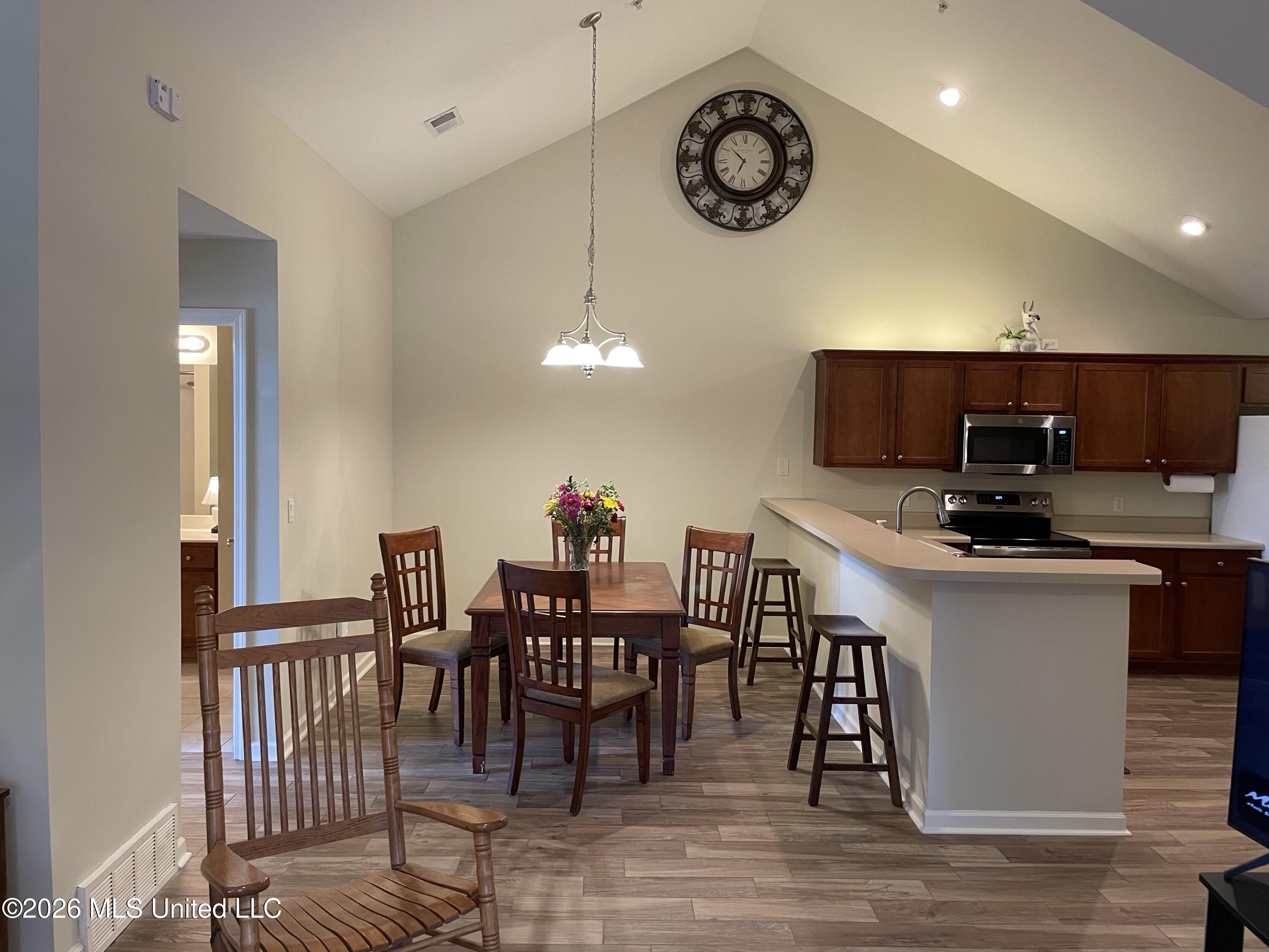 8925 Oak Branch Lane Property Photo 15