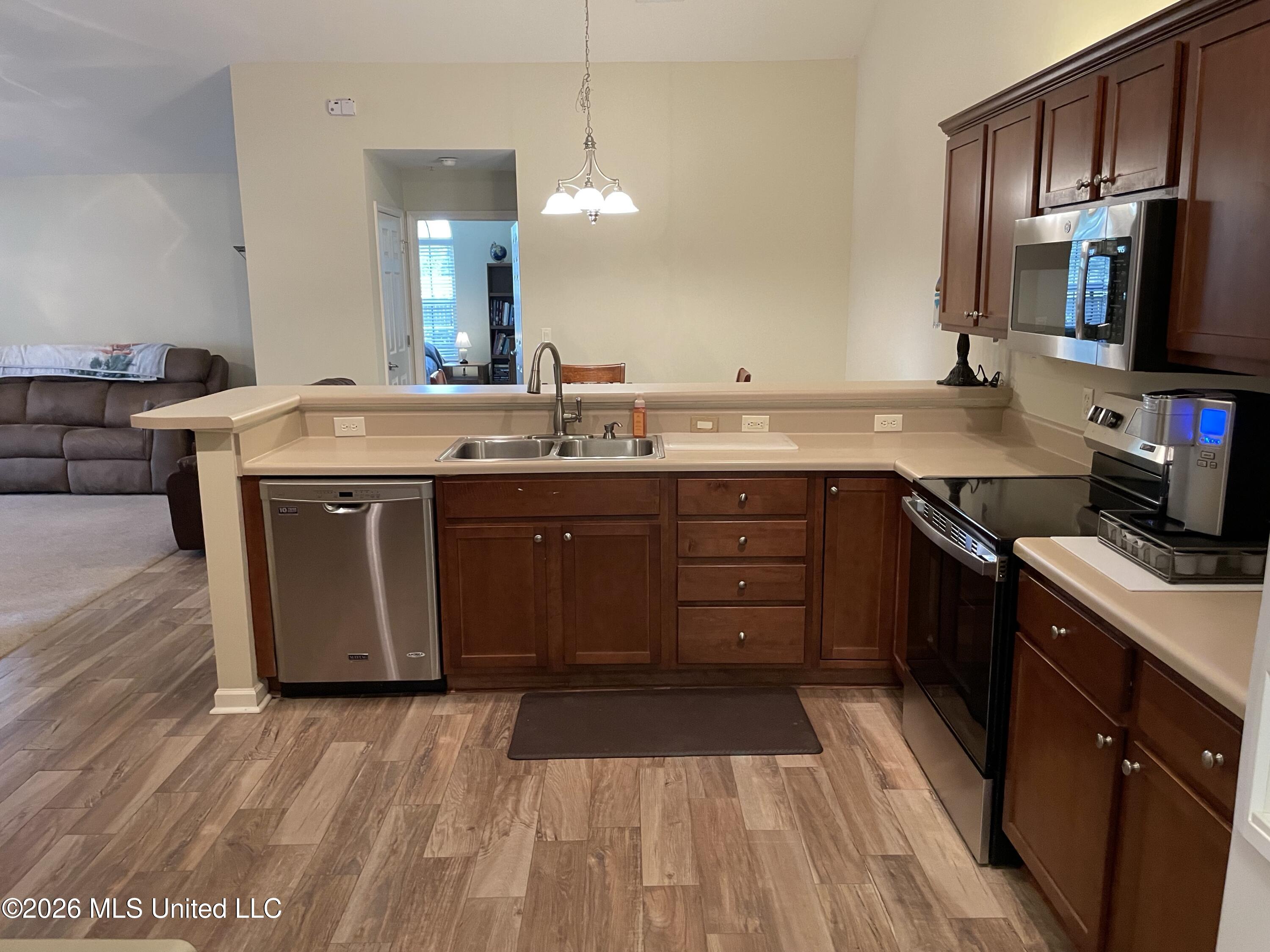 8925 Oak Branch Lane Property Photo 16
