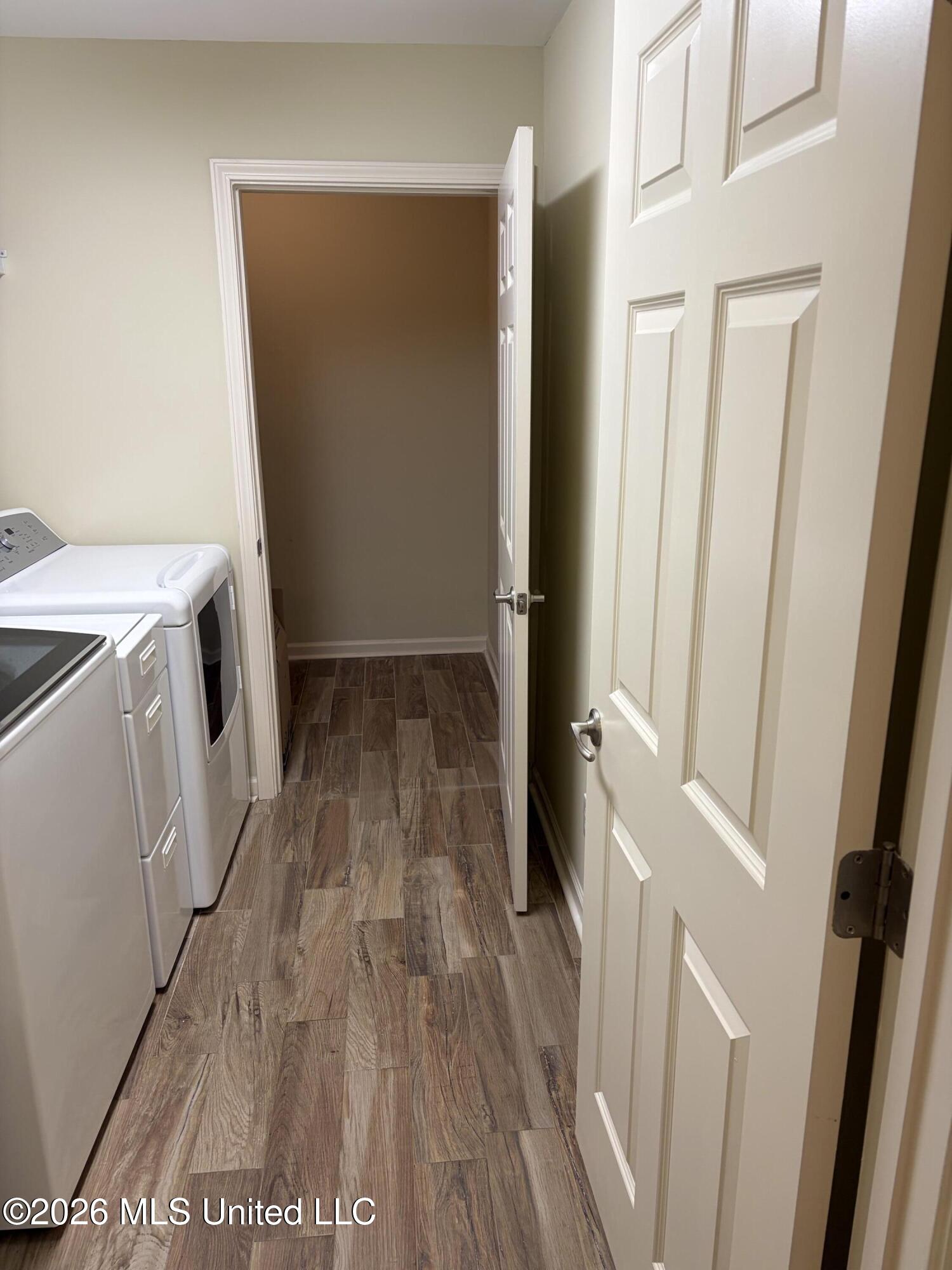8925 Oak Branch Lane Property Photo 25