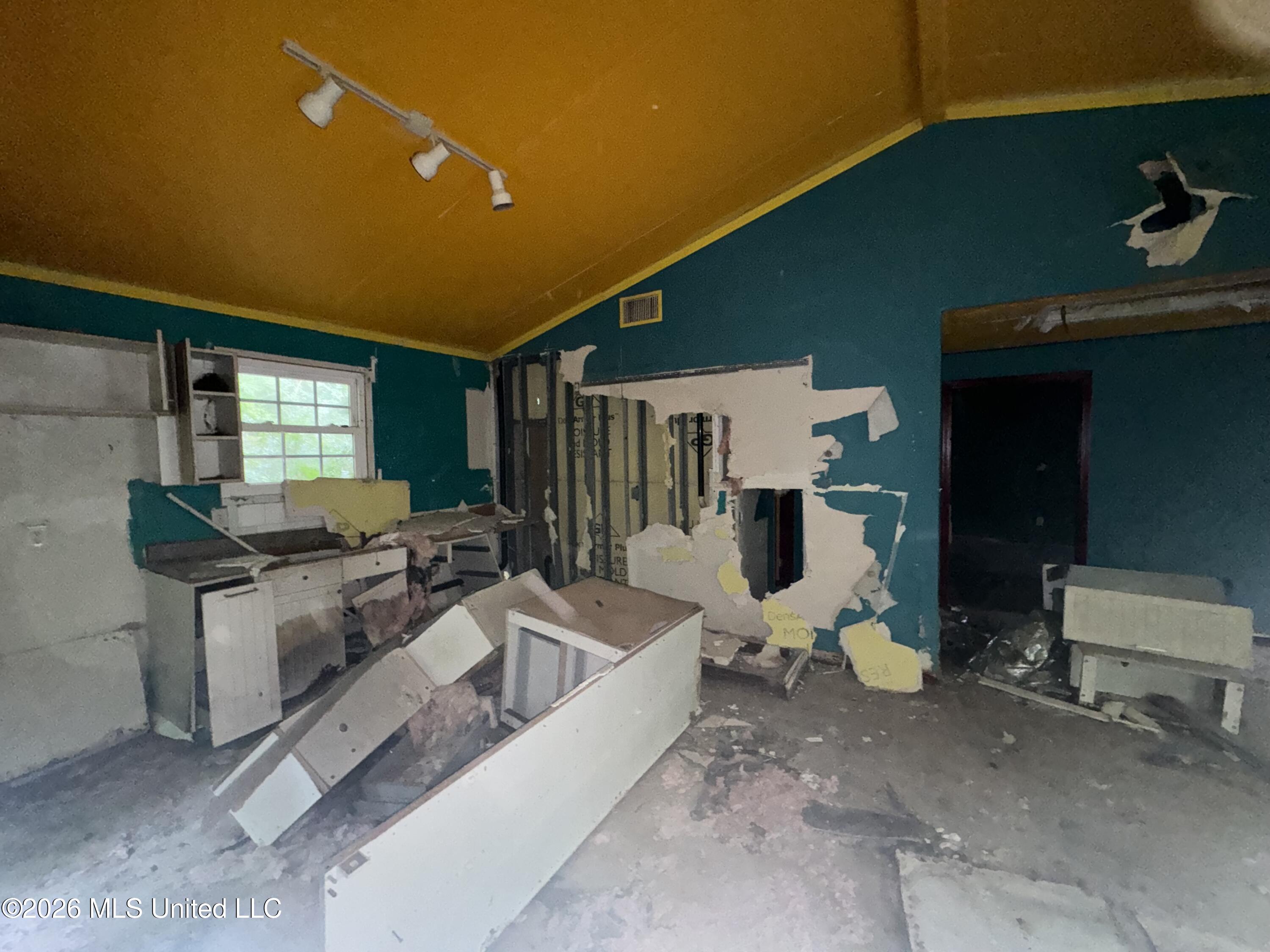 22074 Hightower Road Property Photo 6