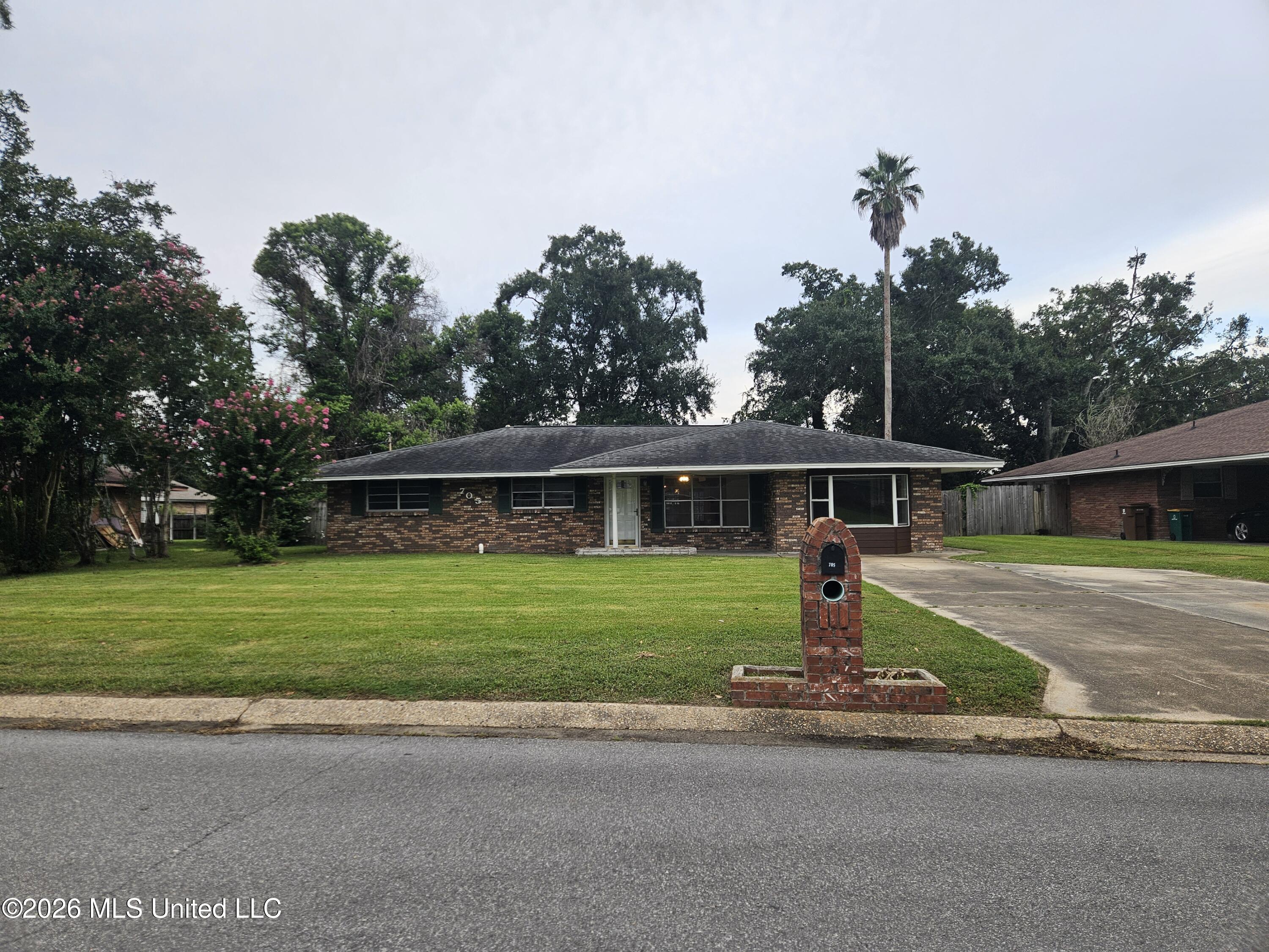705 S Forest Avenue Property Photo 1