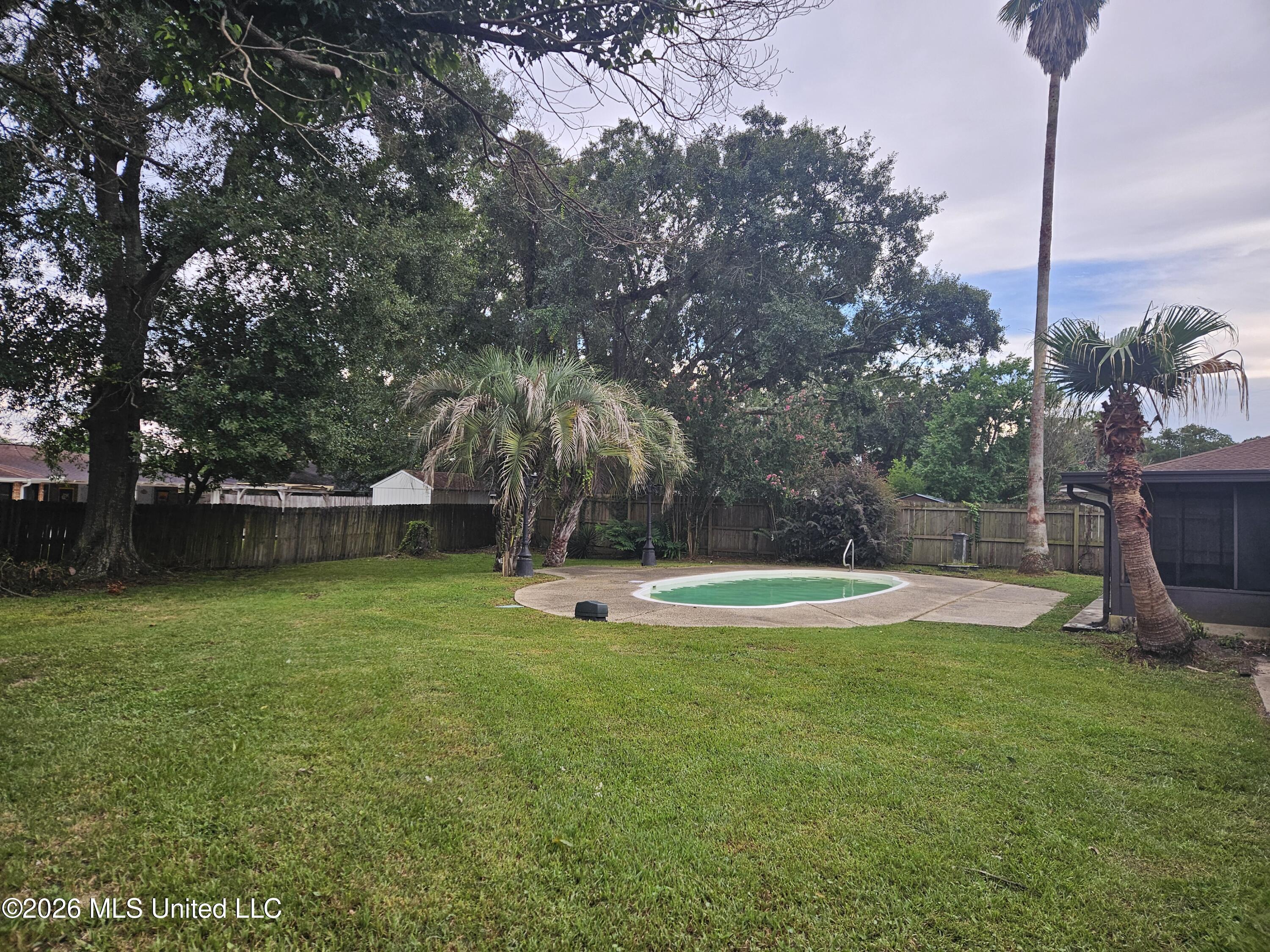 705 S Forest Avenue Property Photo 5