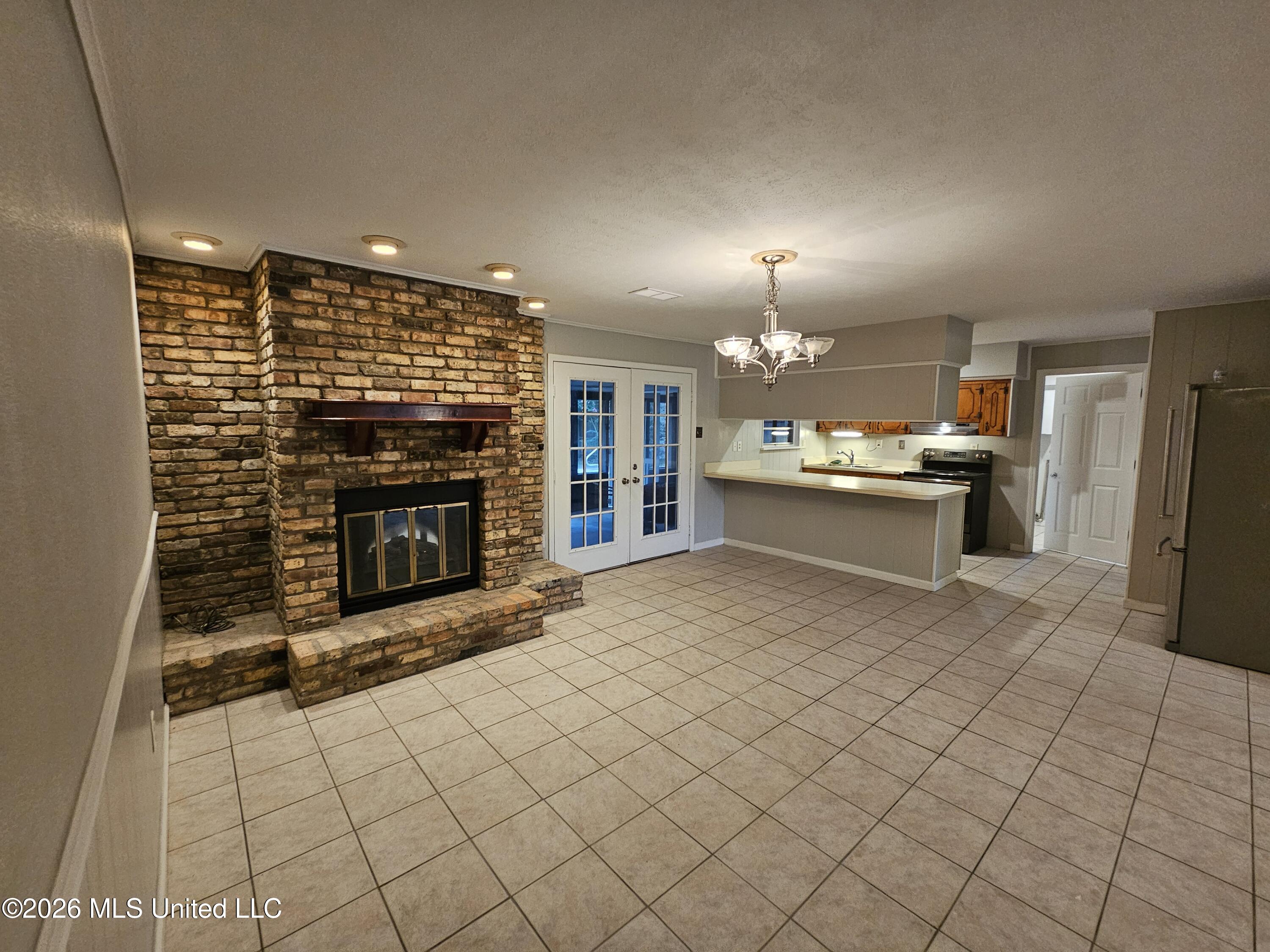 705 S Forest Avenue Property Photo 8