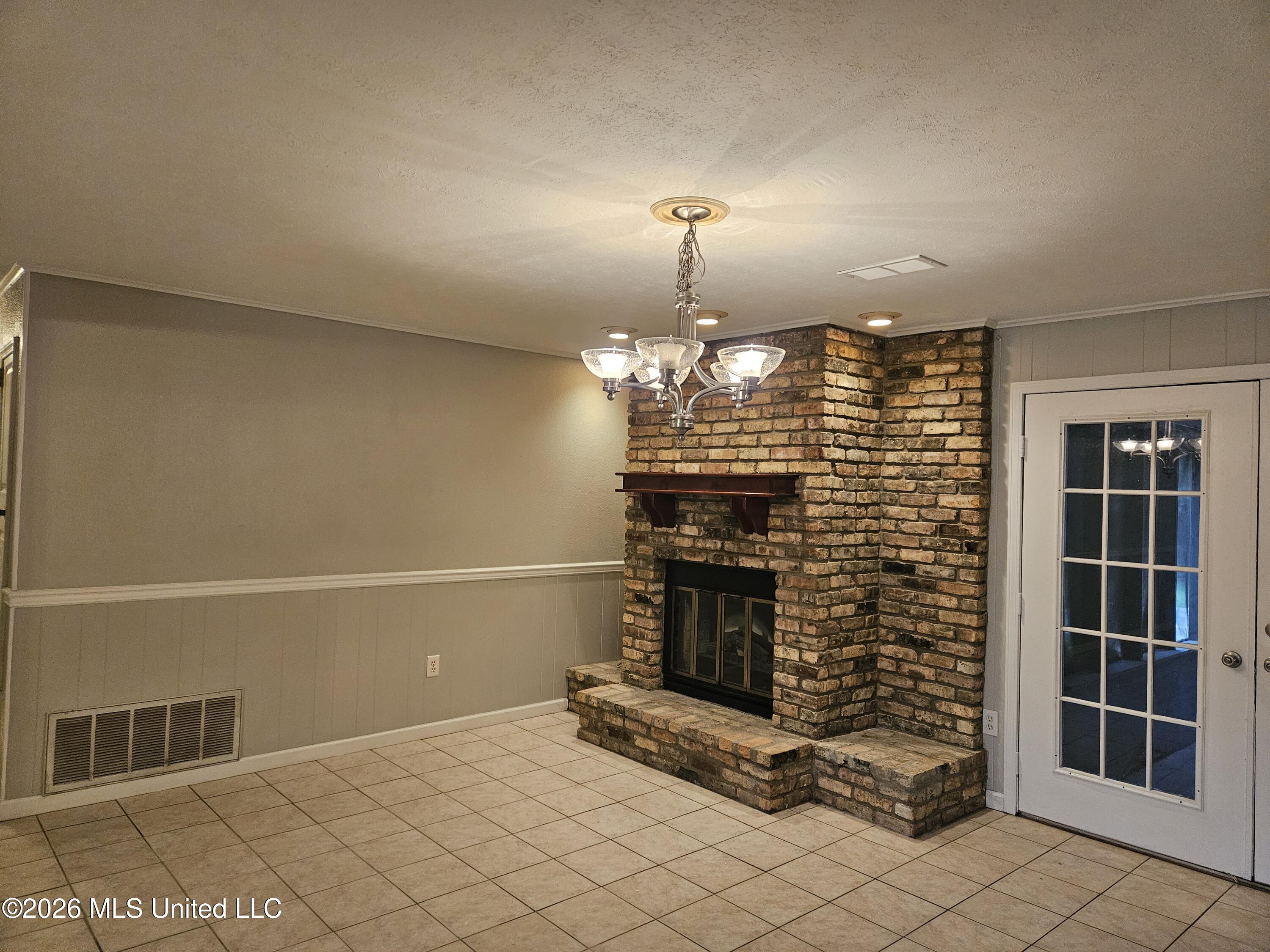 705 S Forest Avenue Property Photo 10