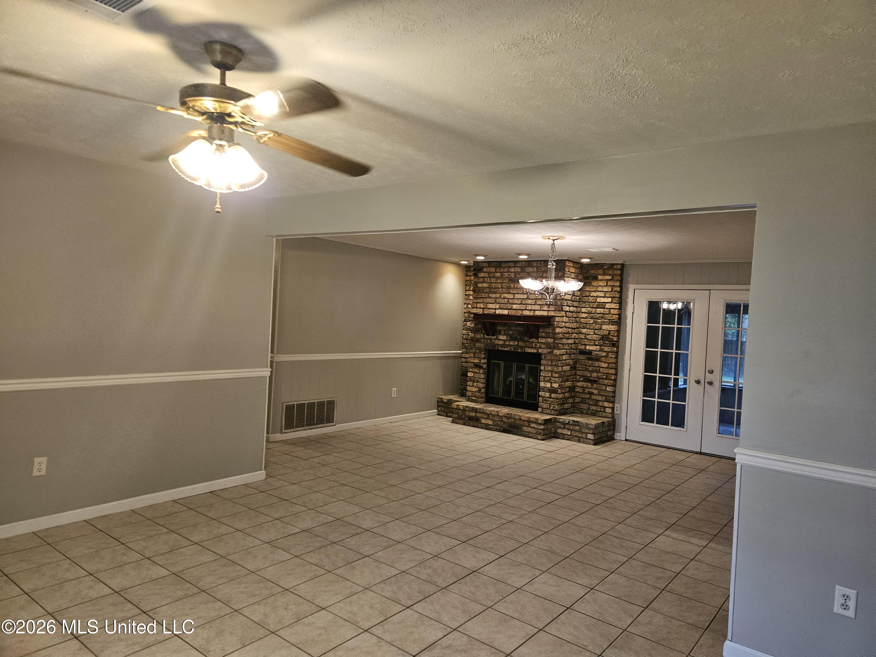 705 S Forest Avenue Property Photo 11