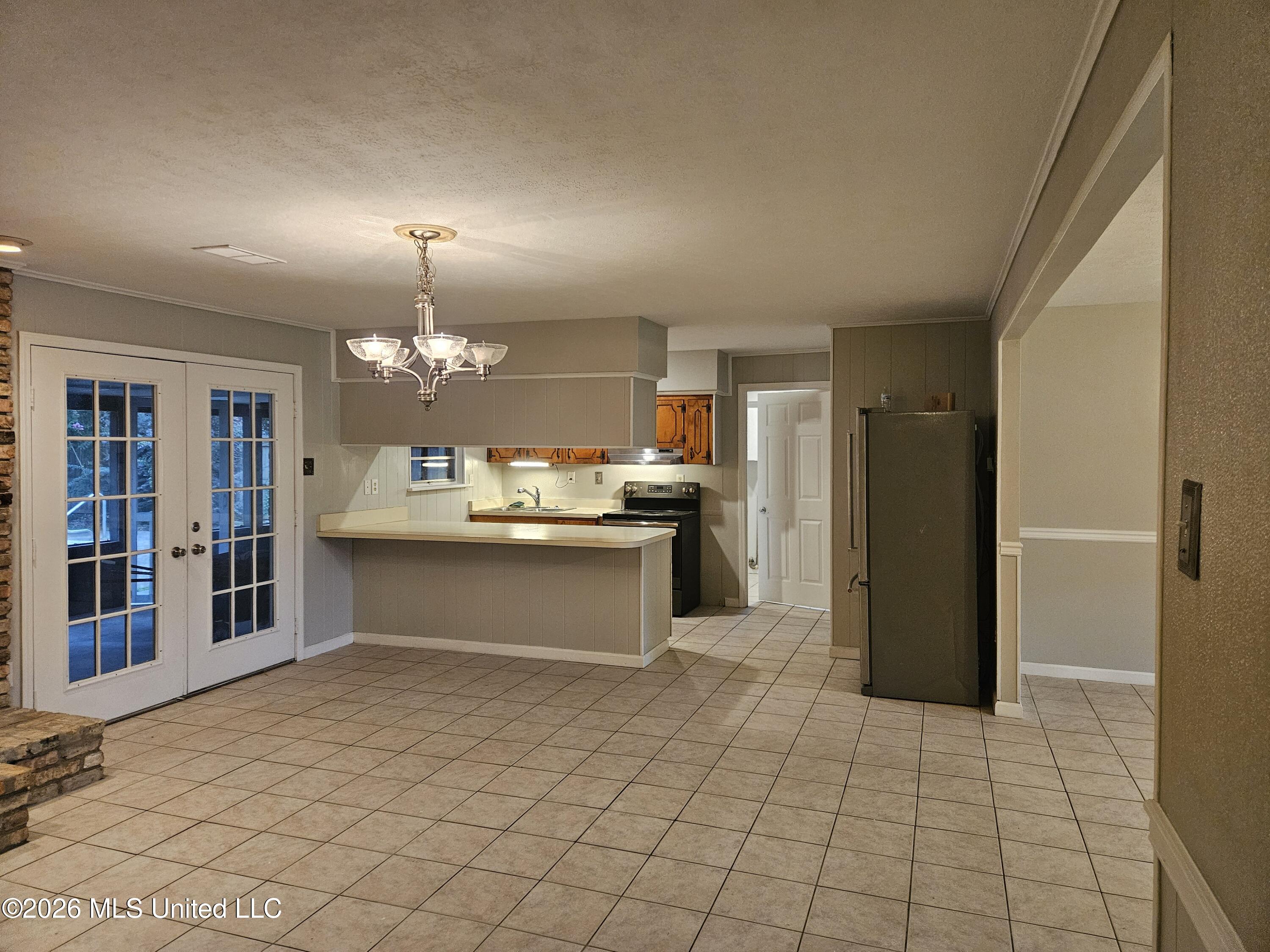 705 S Forest Avenue Property Photo 13