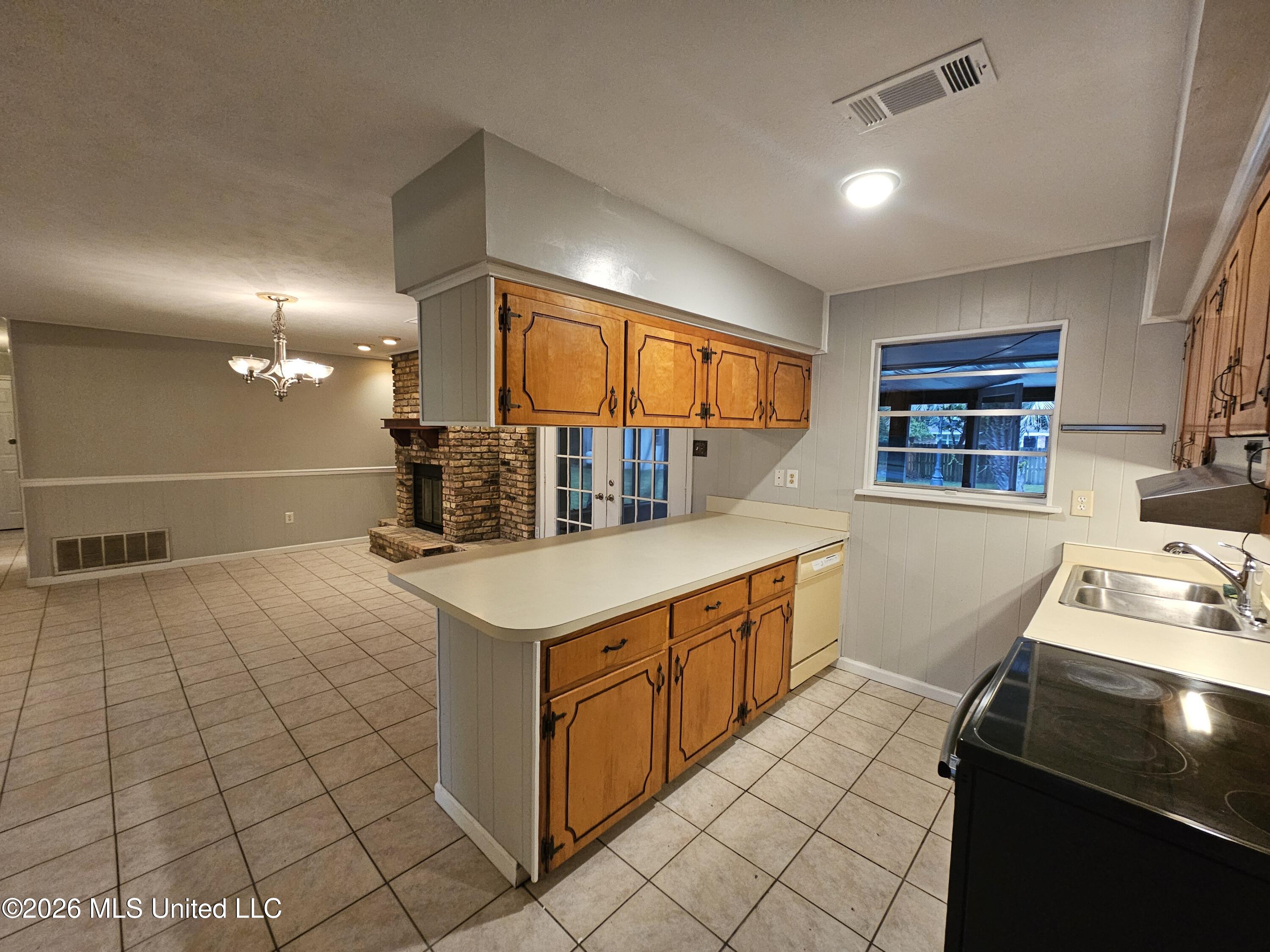 705 S Forest Avenue Property Photo 14