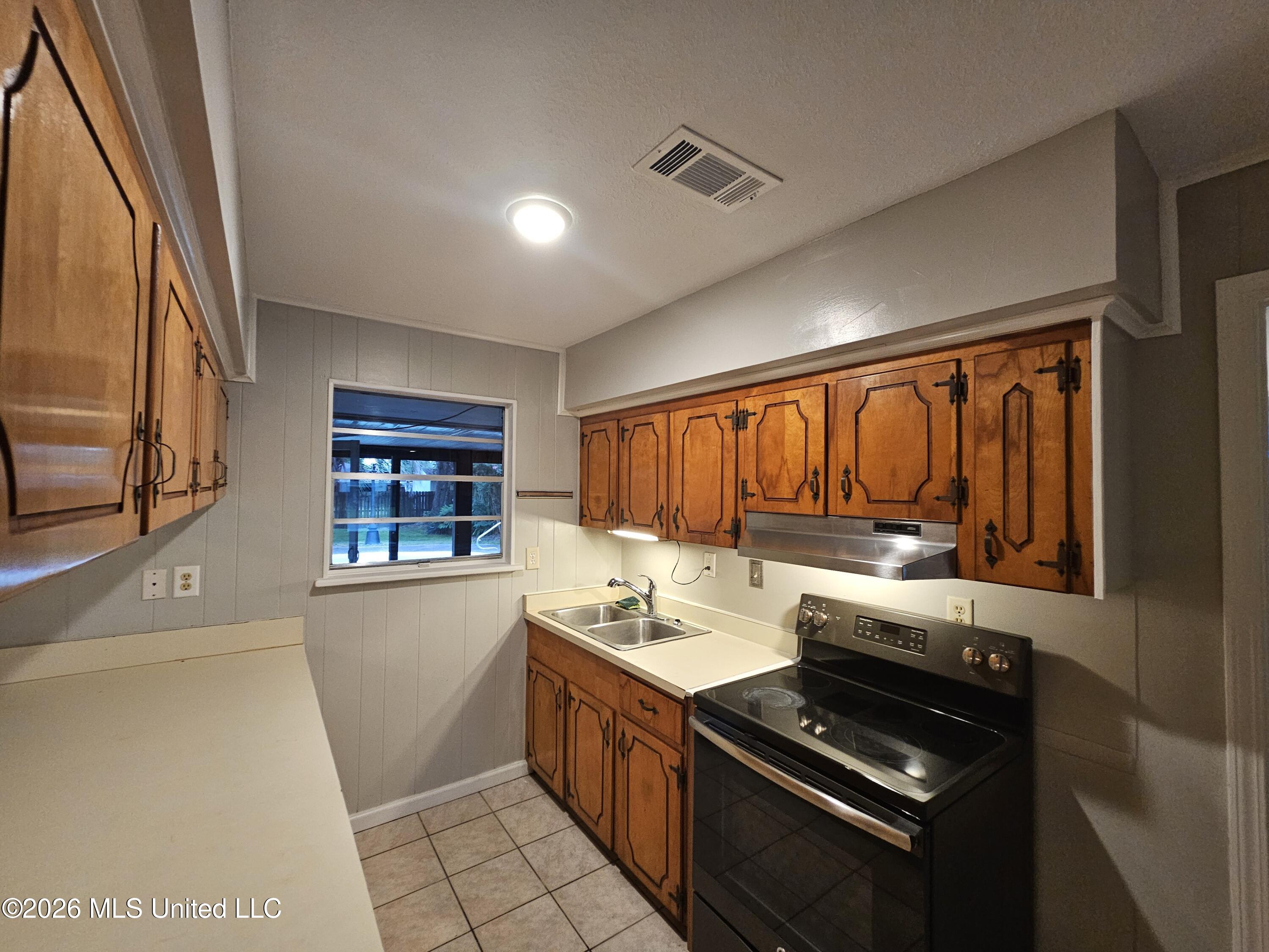 705 S Forest Avenue Property Photo 15