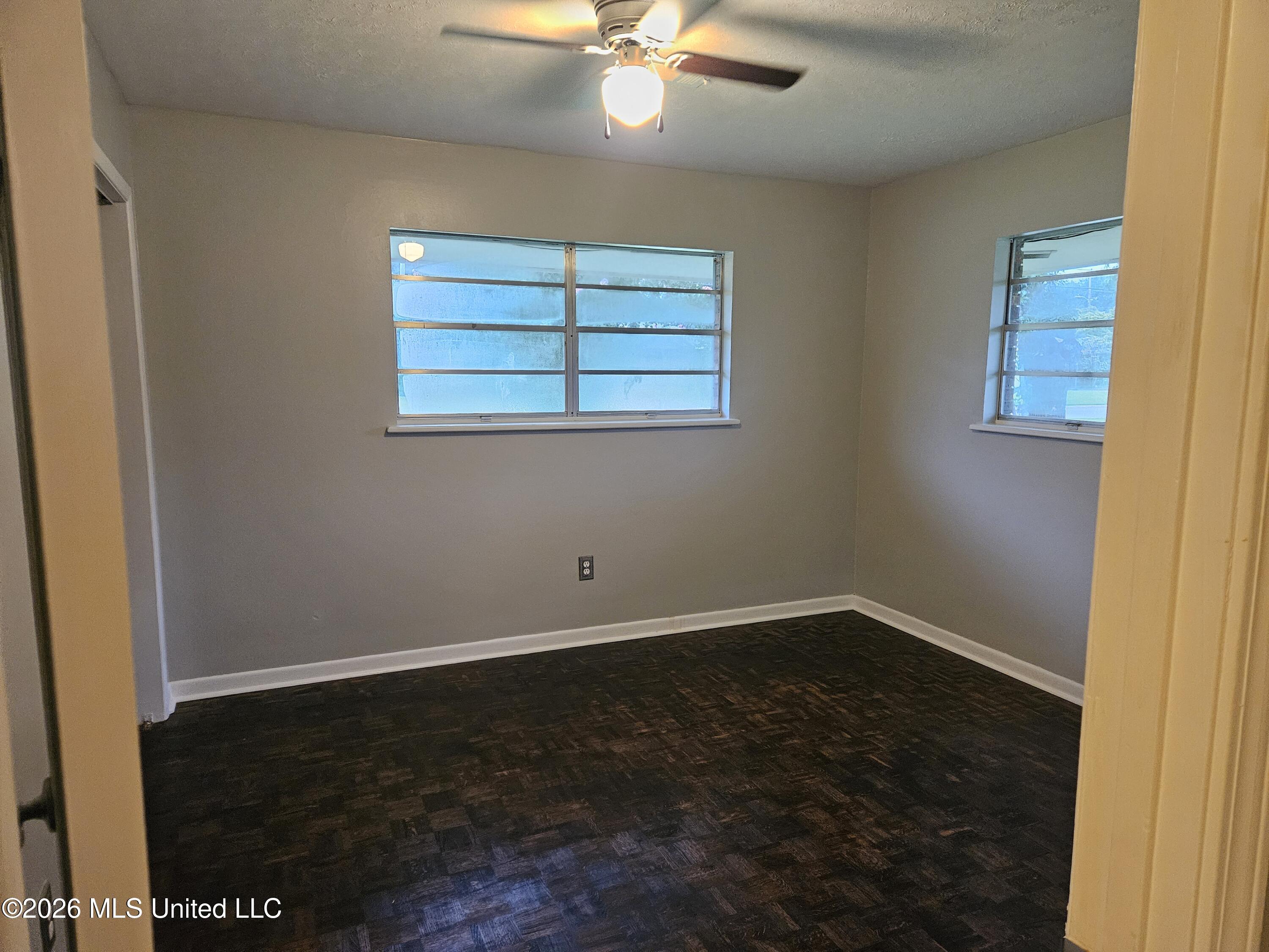 705 S Forest Avenue Property Photo 18