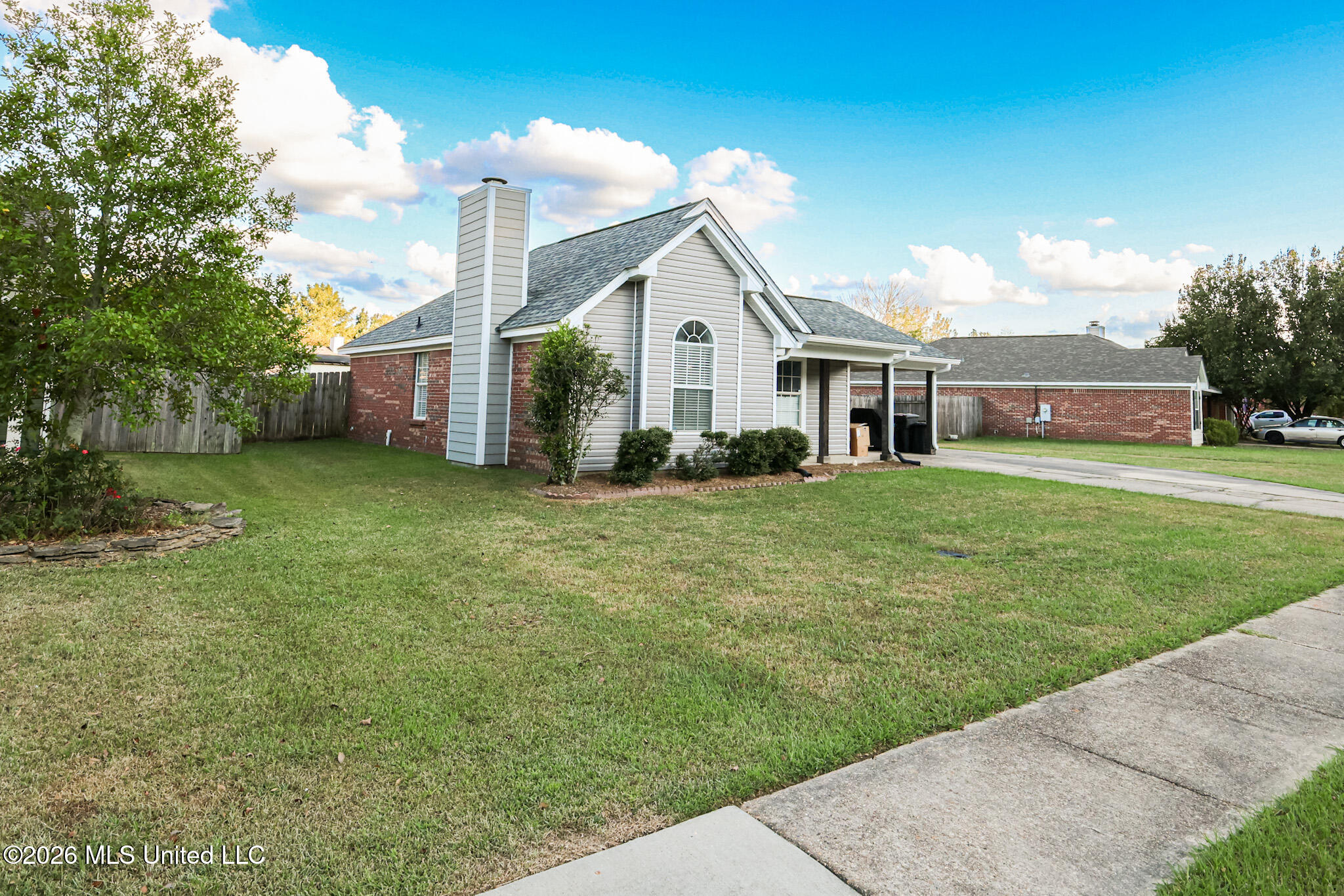 486 Mockingbird Circle Property Photo 3