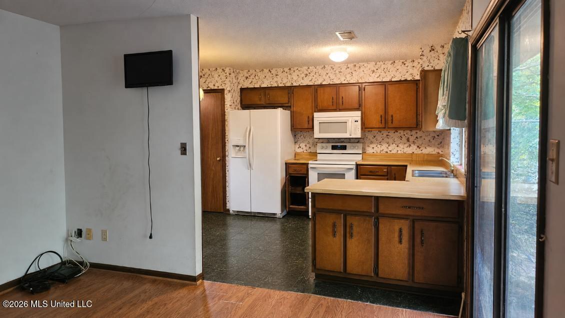552 Central Avenue Property Photo 4