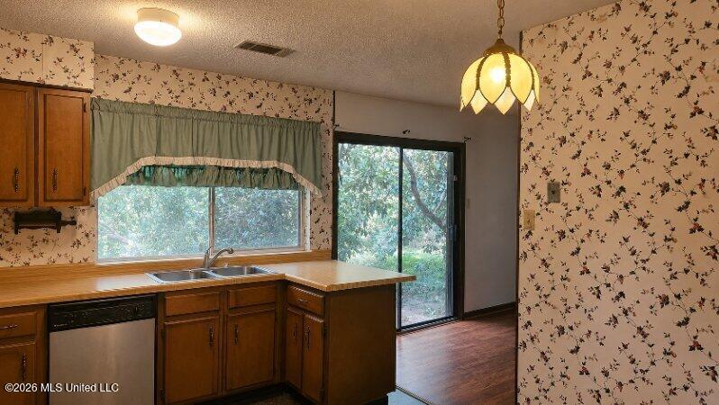 552 Central Avenue Property Photo 5