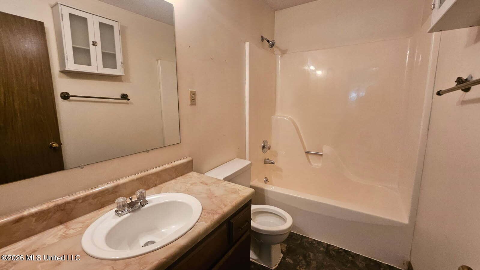 552 Central Avenue Property Photo 8