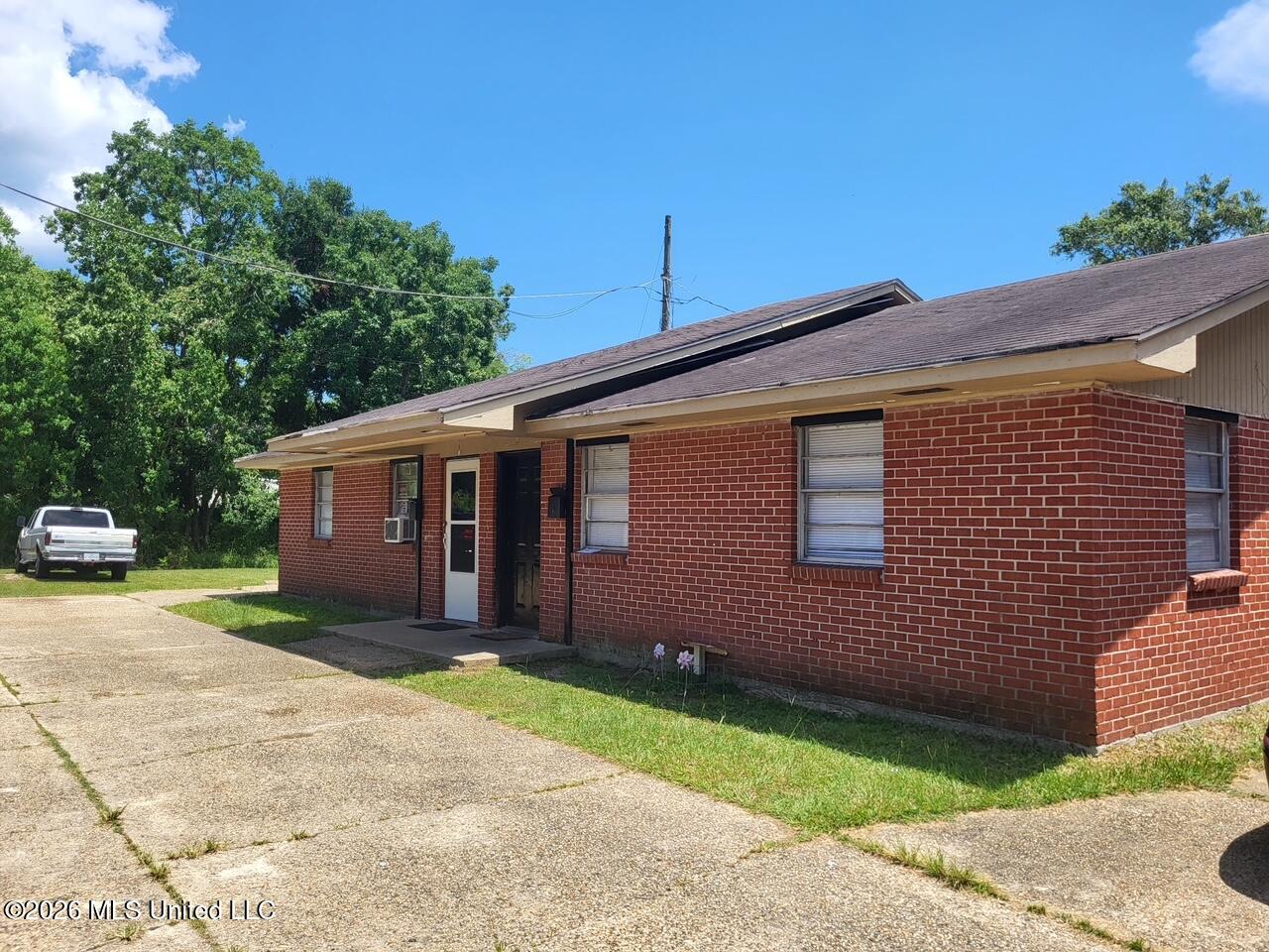 1114 43rd Avenue Property Photo 2