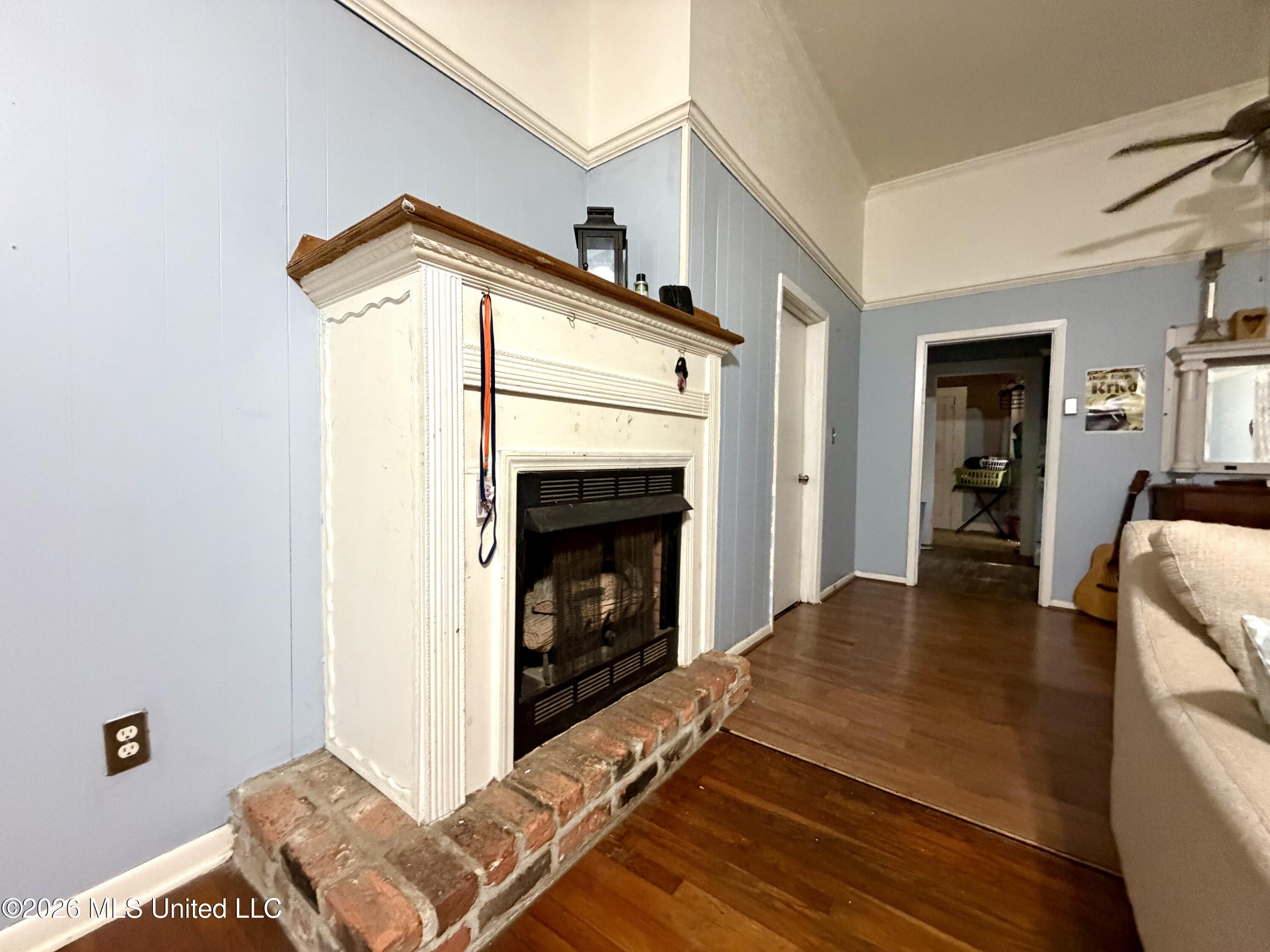 352 Mary Street Property Photo 4