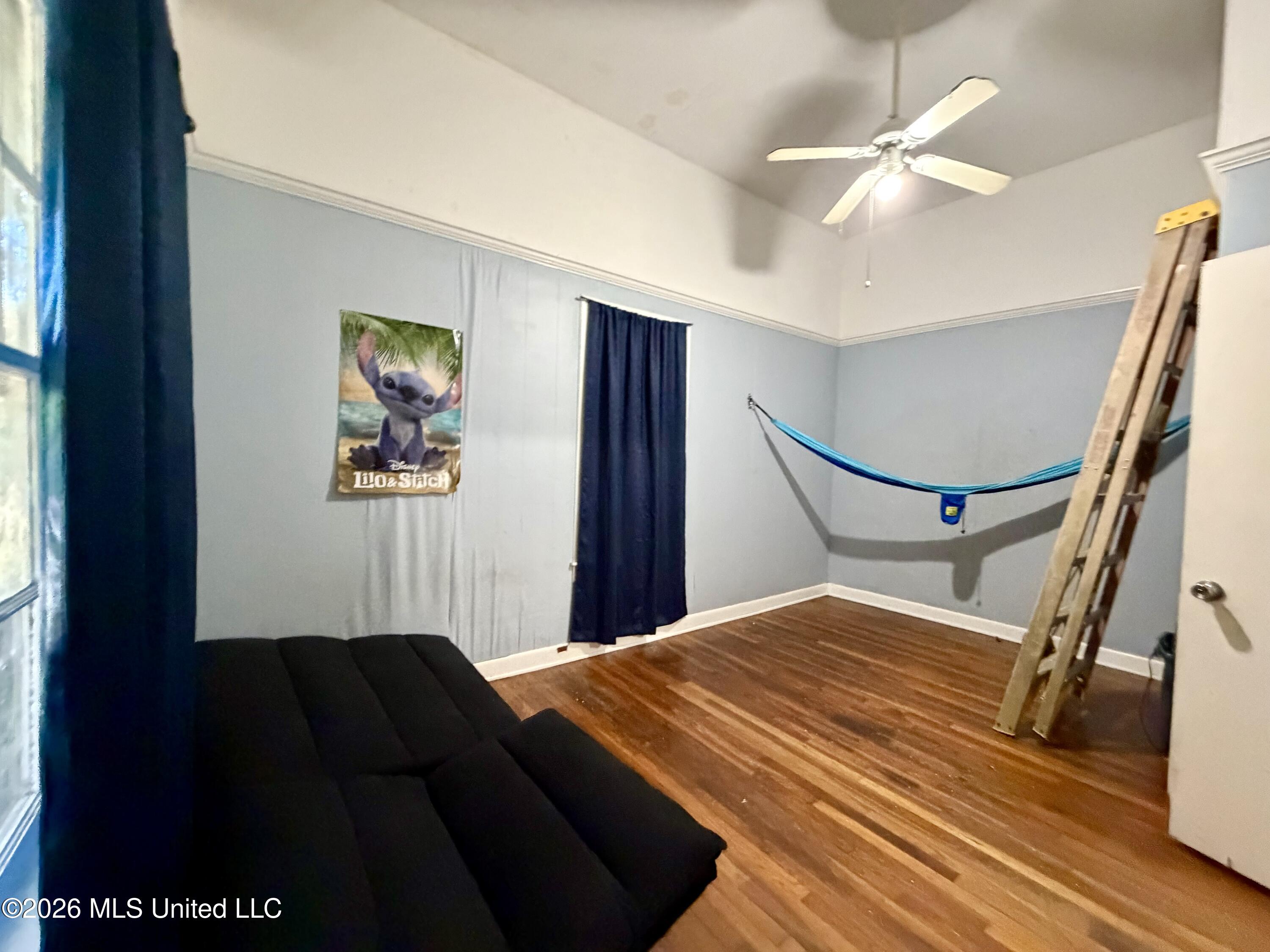 352 Mary Street Property Photo 5