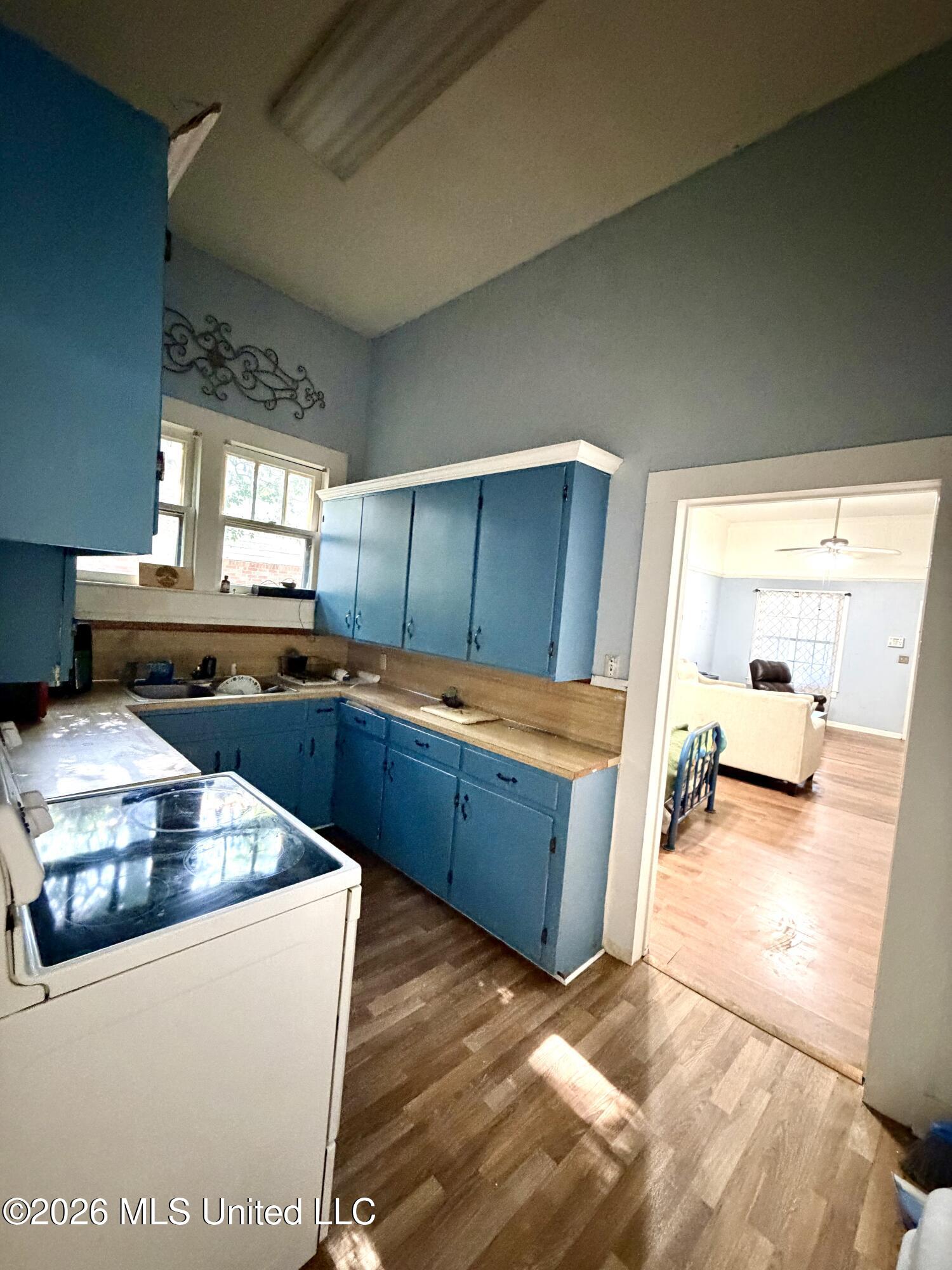 352 Mary Street Property Photo 6