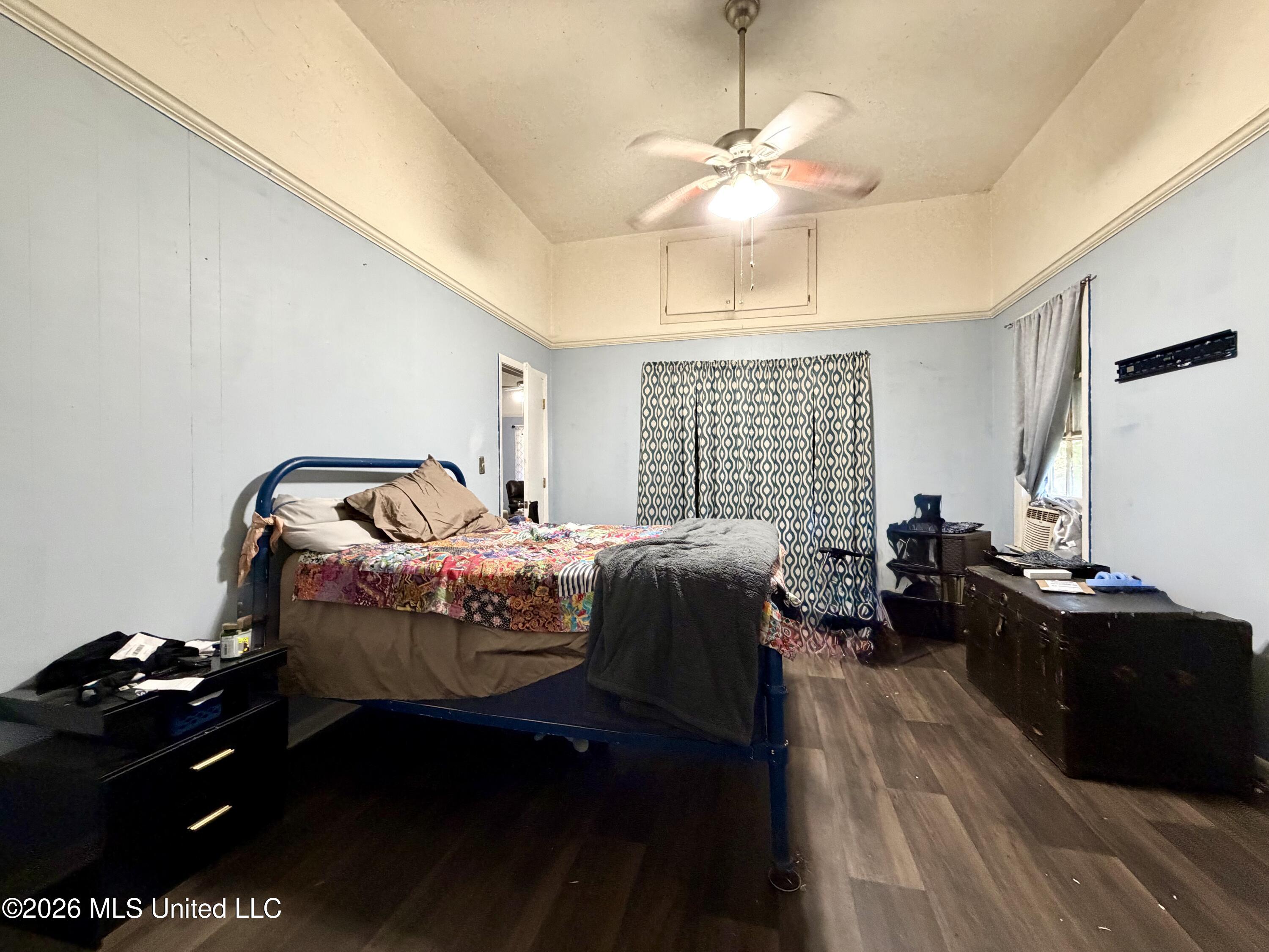 352 Mary Street Property Photo 8