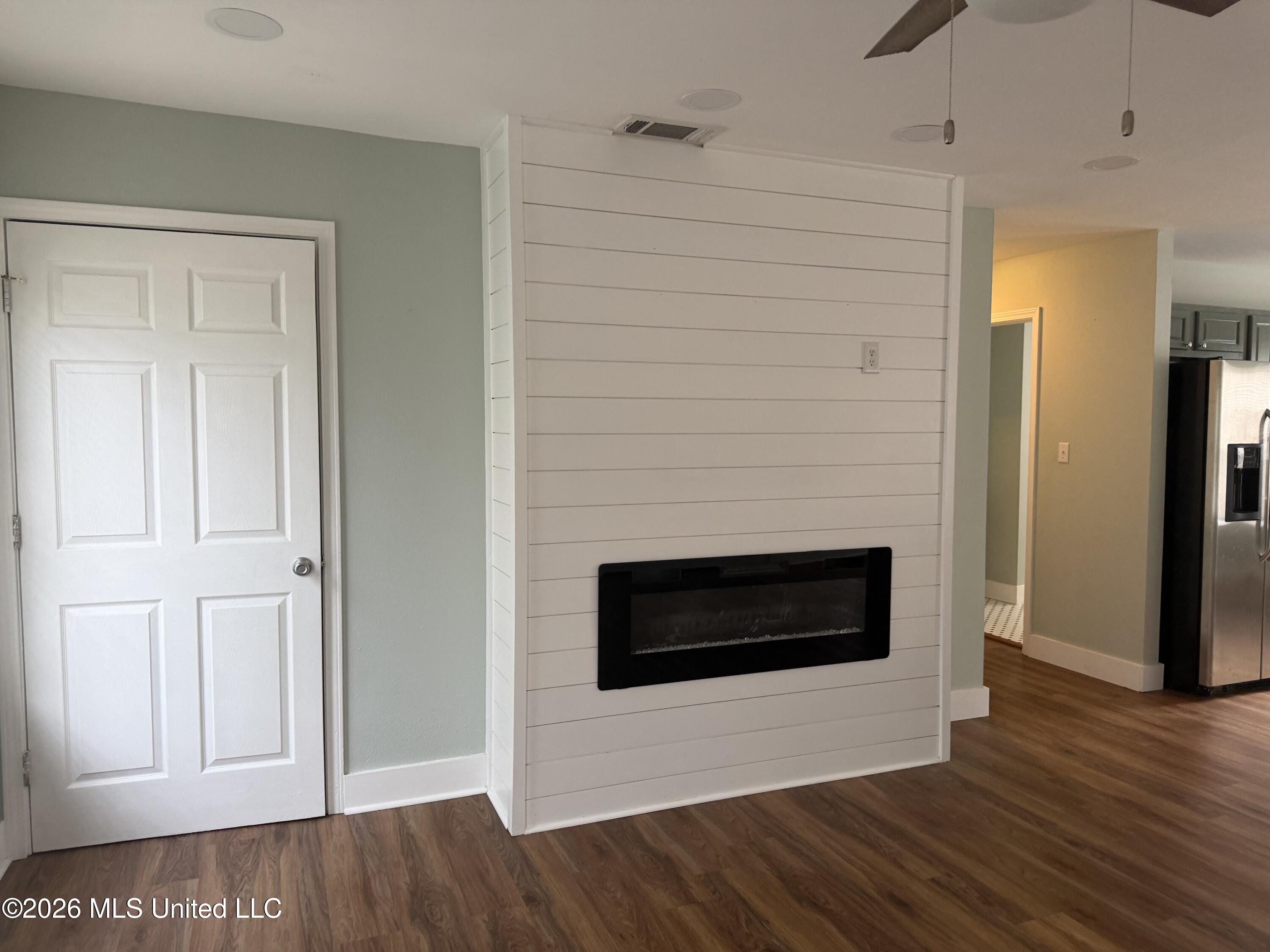 412 Robert Street Property Photo 2