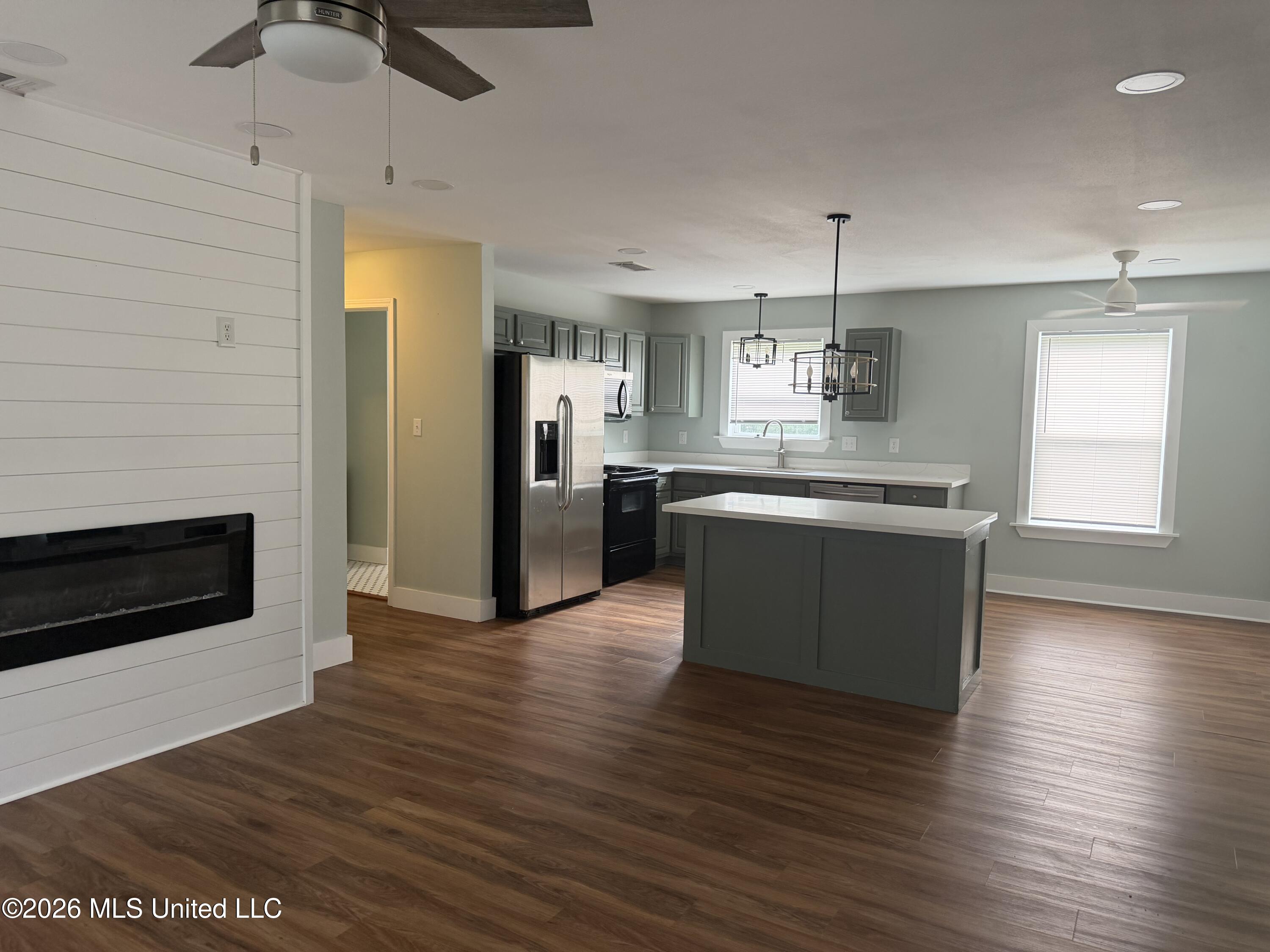 412 Robert Street Property Photo 5