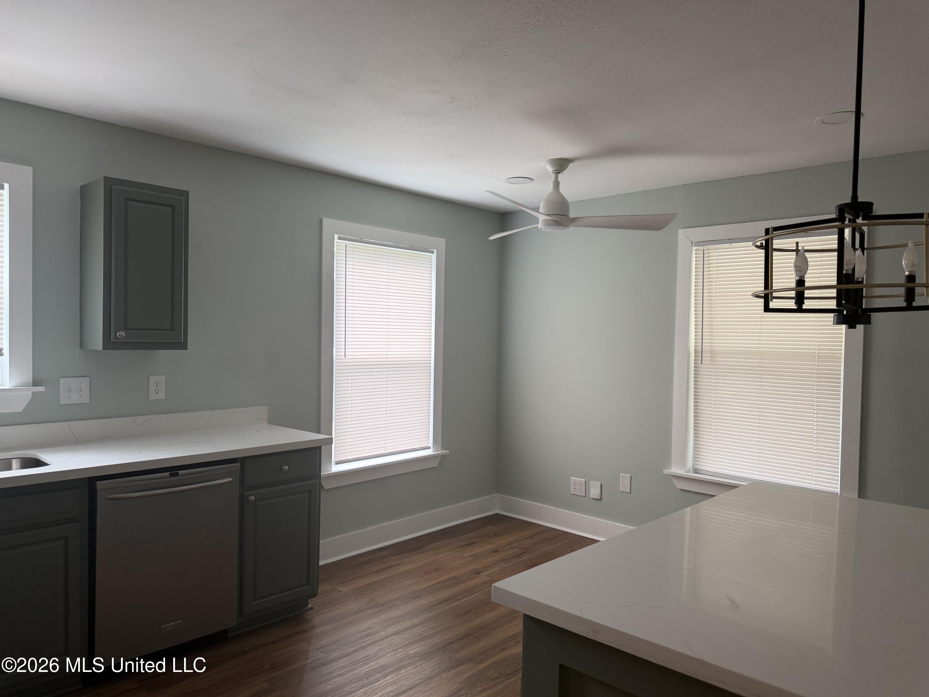 412 Robert Street Property Photo 8