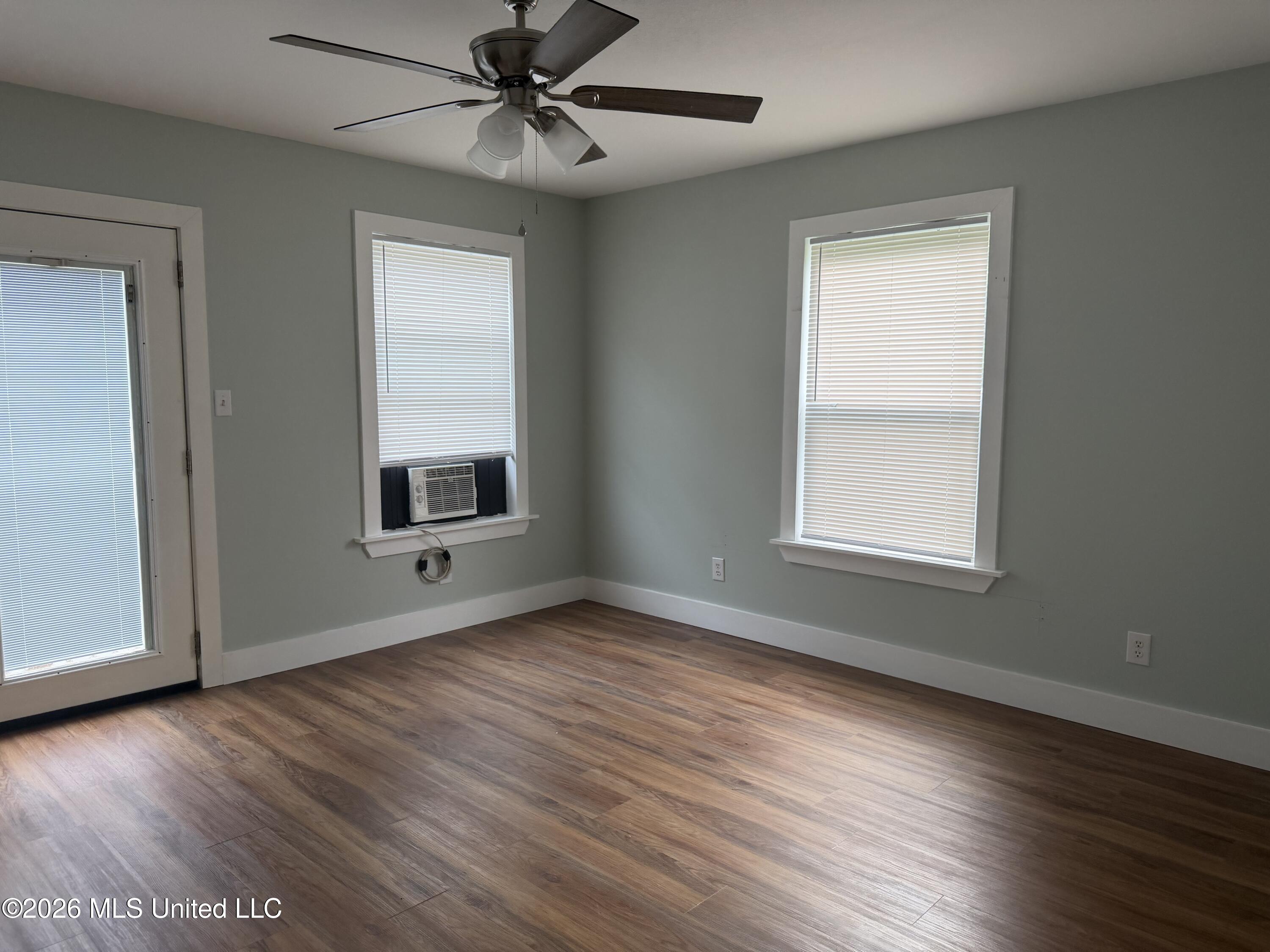 412 Robert Street Property Photo 12