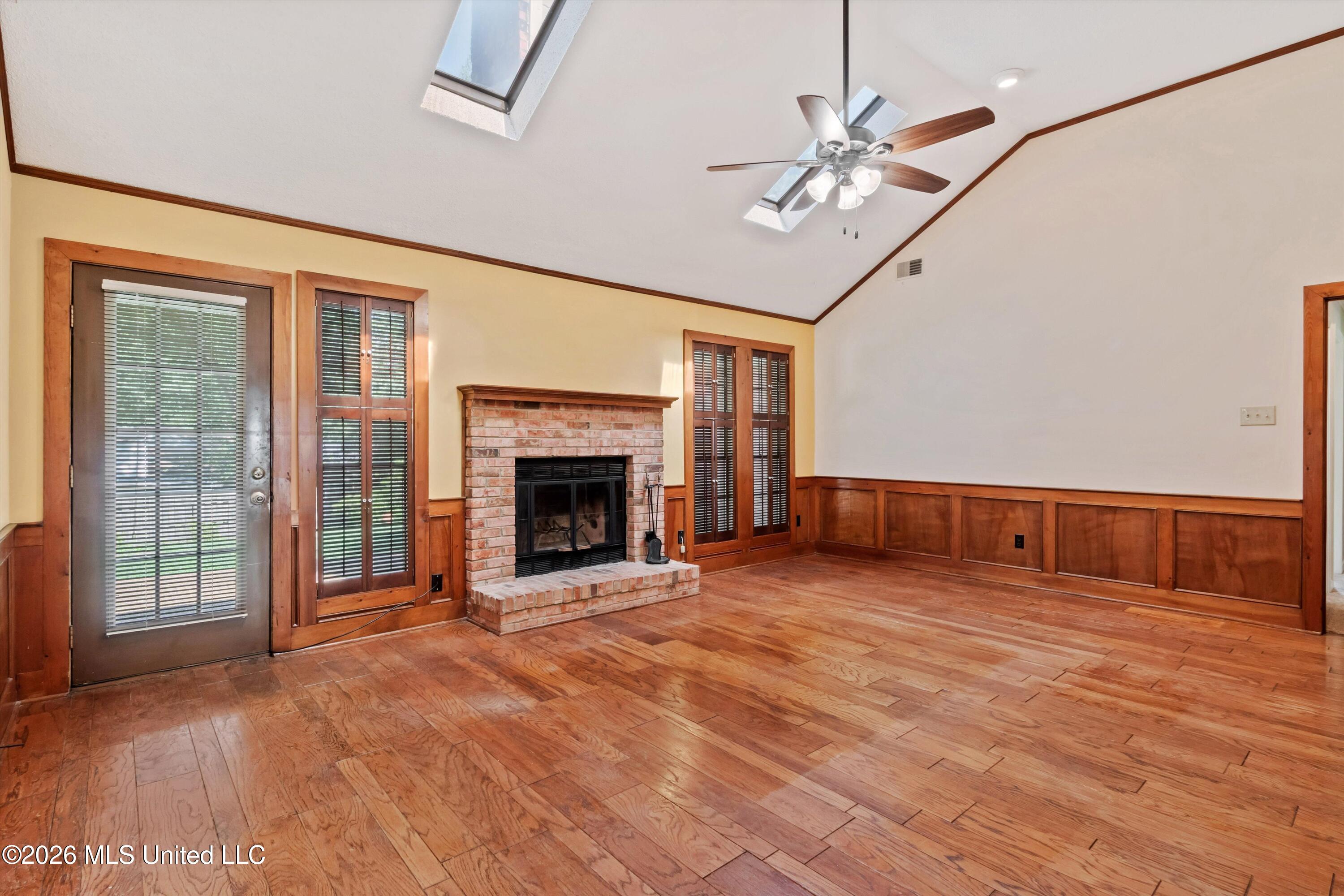 1023 Hunters Point Drive Property Photo 7