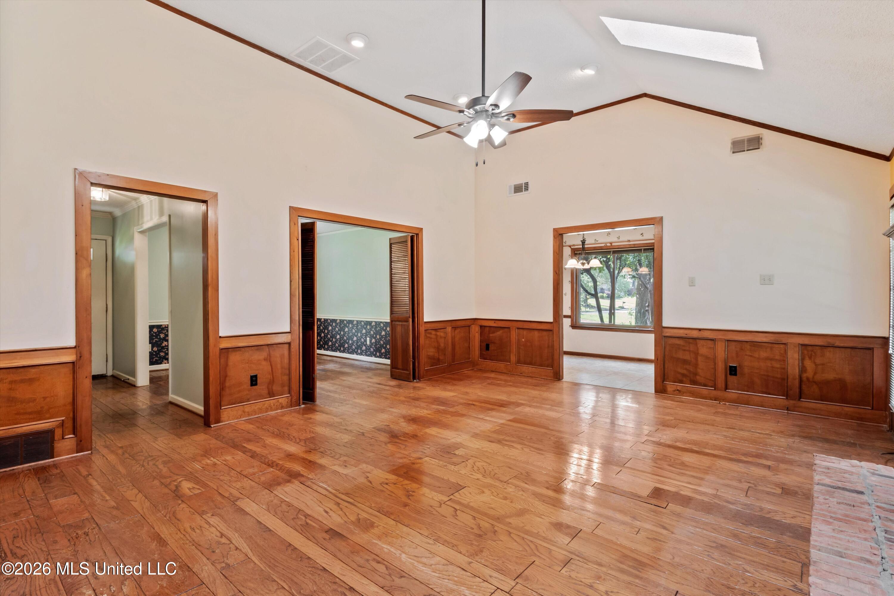 1023 Hunters Point Drive Property Photo 8