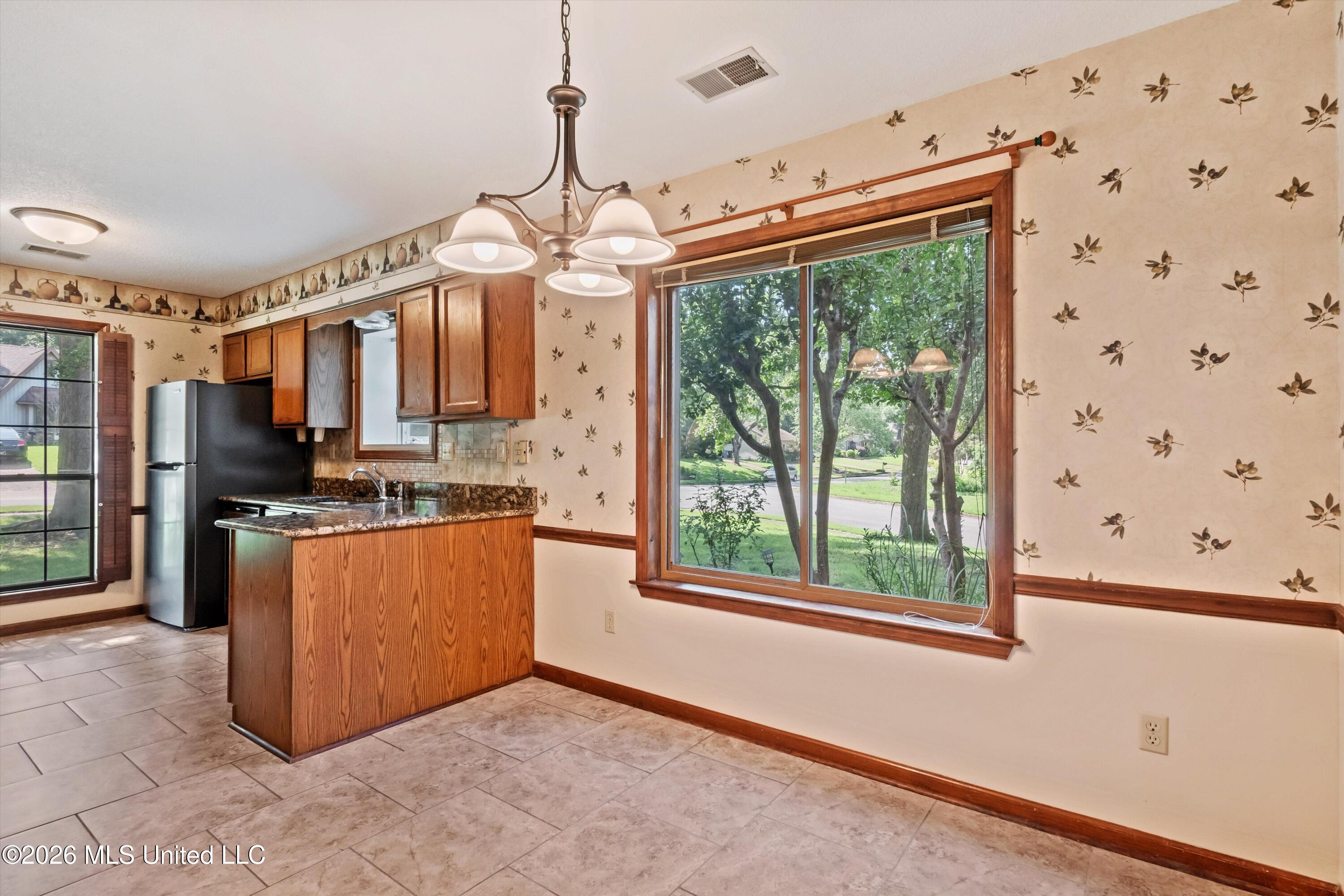 1023 Hunters Point Drive Property Photo 11