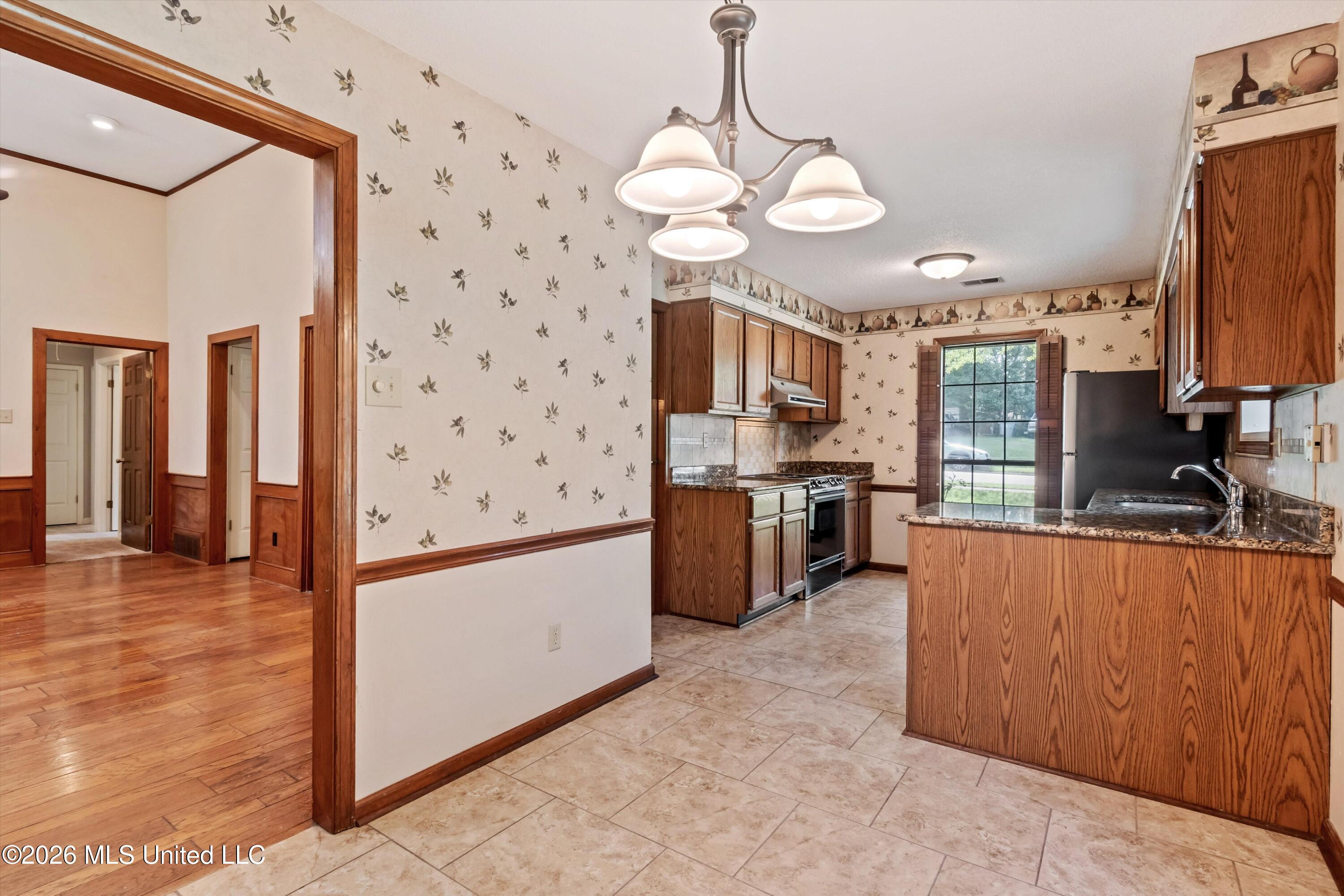 1023 Hunters Point Drive Property Photo 12
