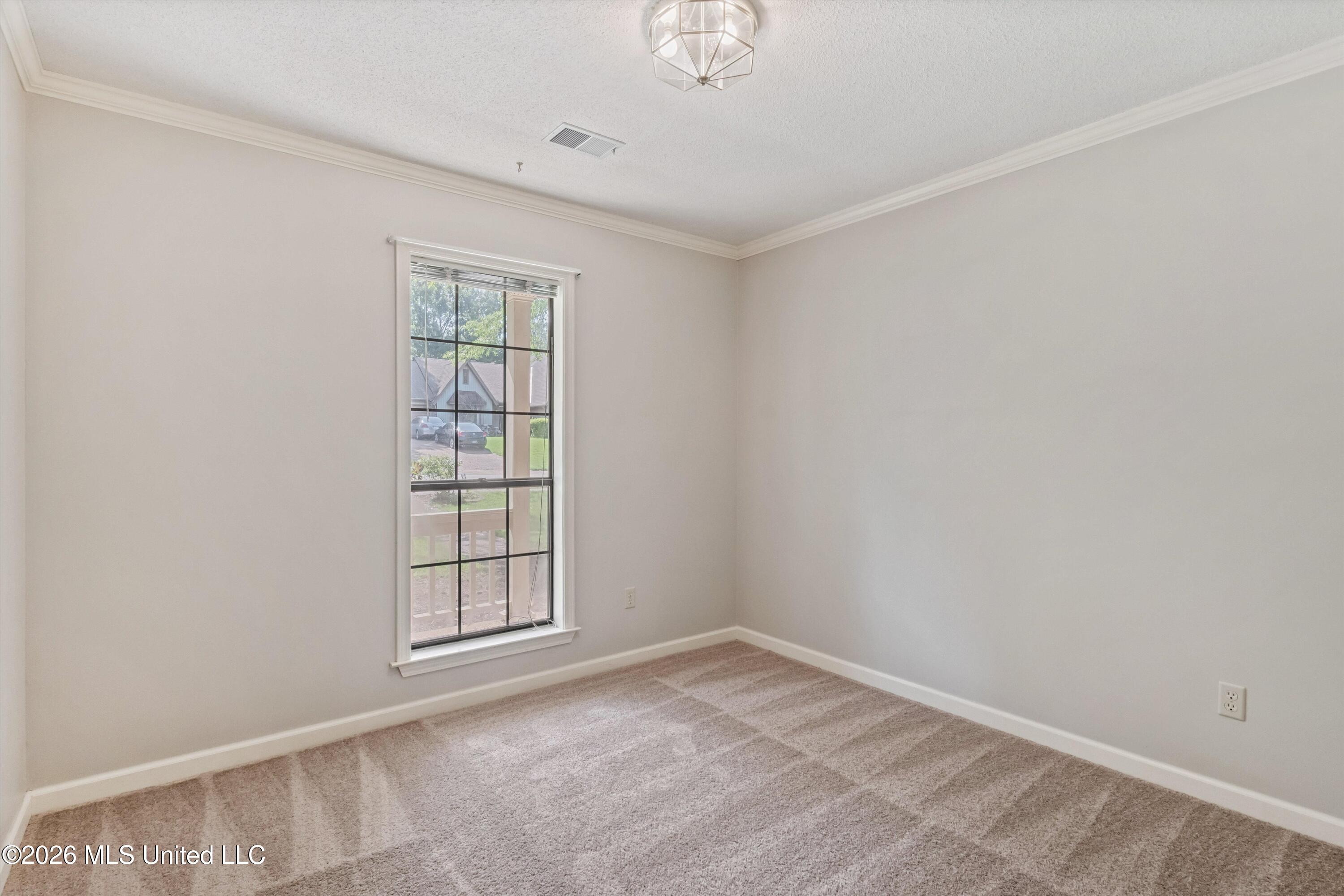 1023 Hunters Point Drive Property Photo 15