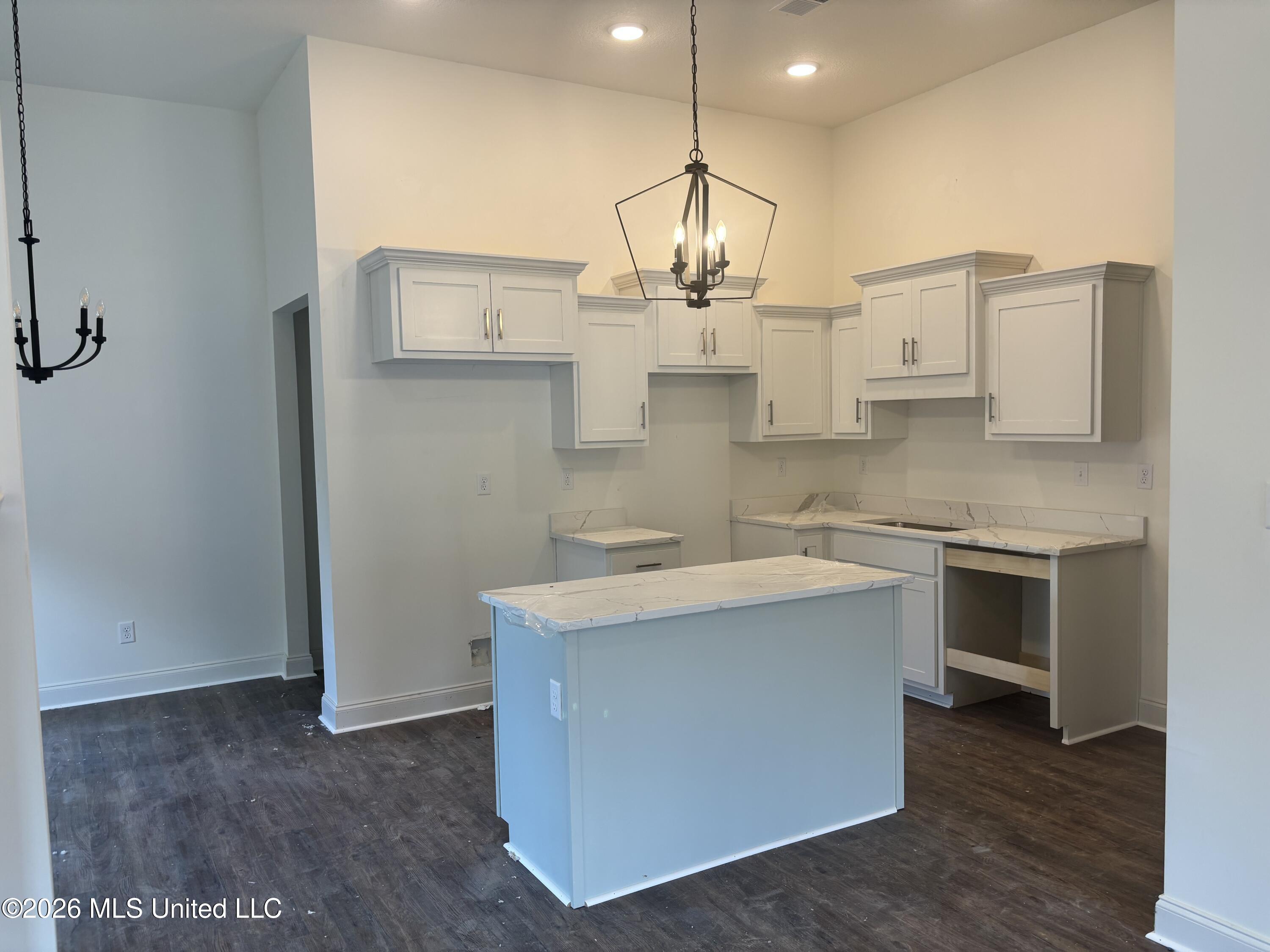7198 Fairmont Pl Cove Property Photo 3