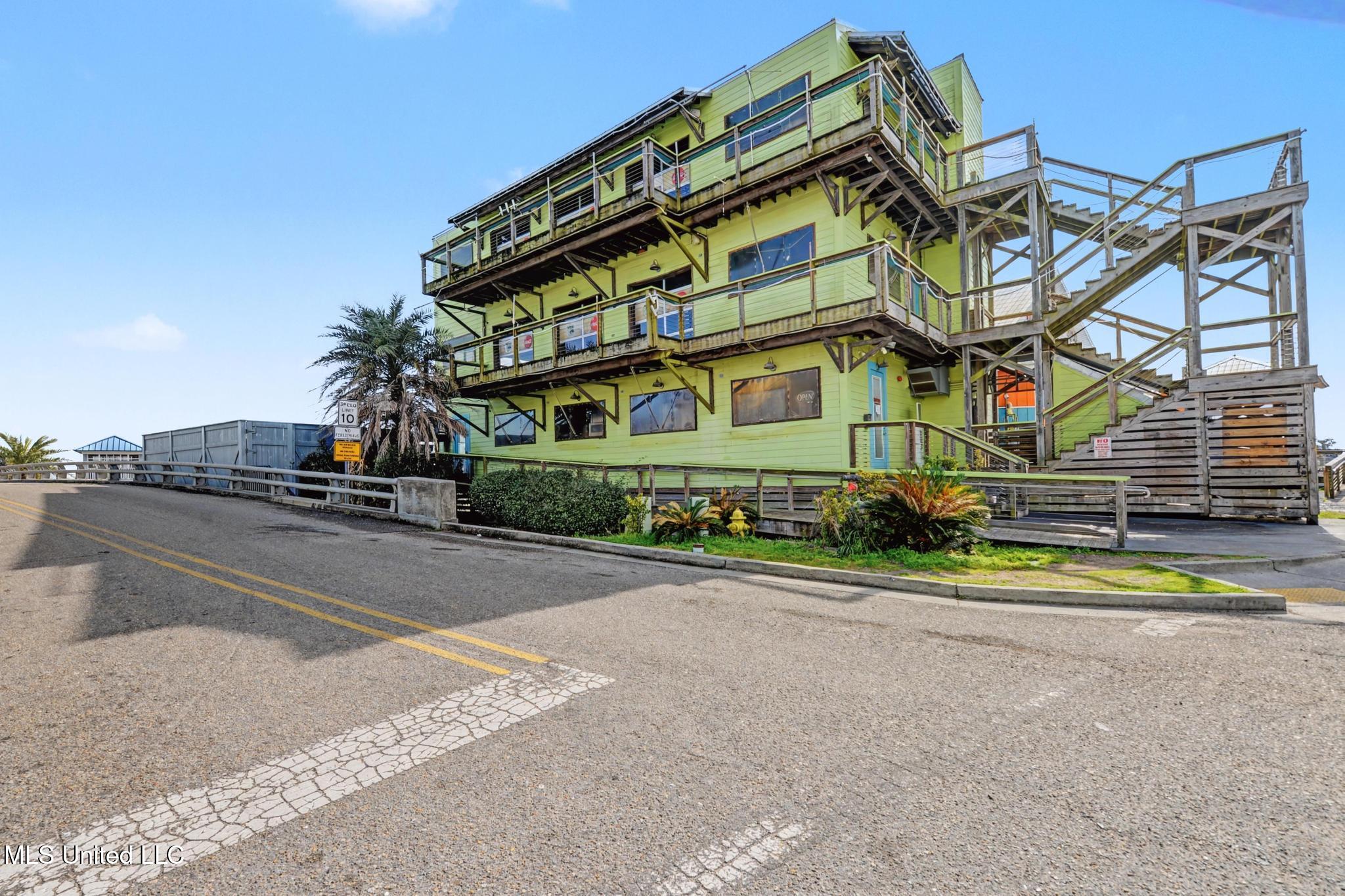 113 S Beach Boulevard Property Photo 4