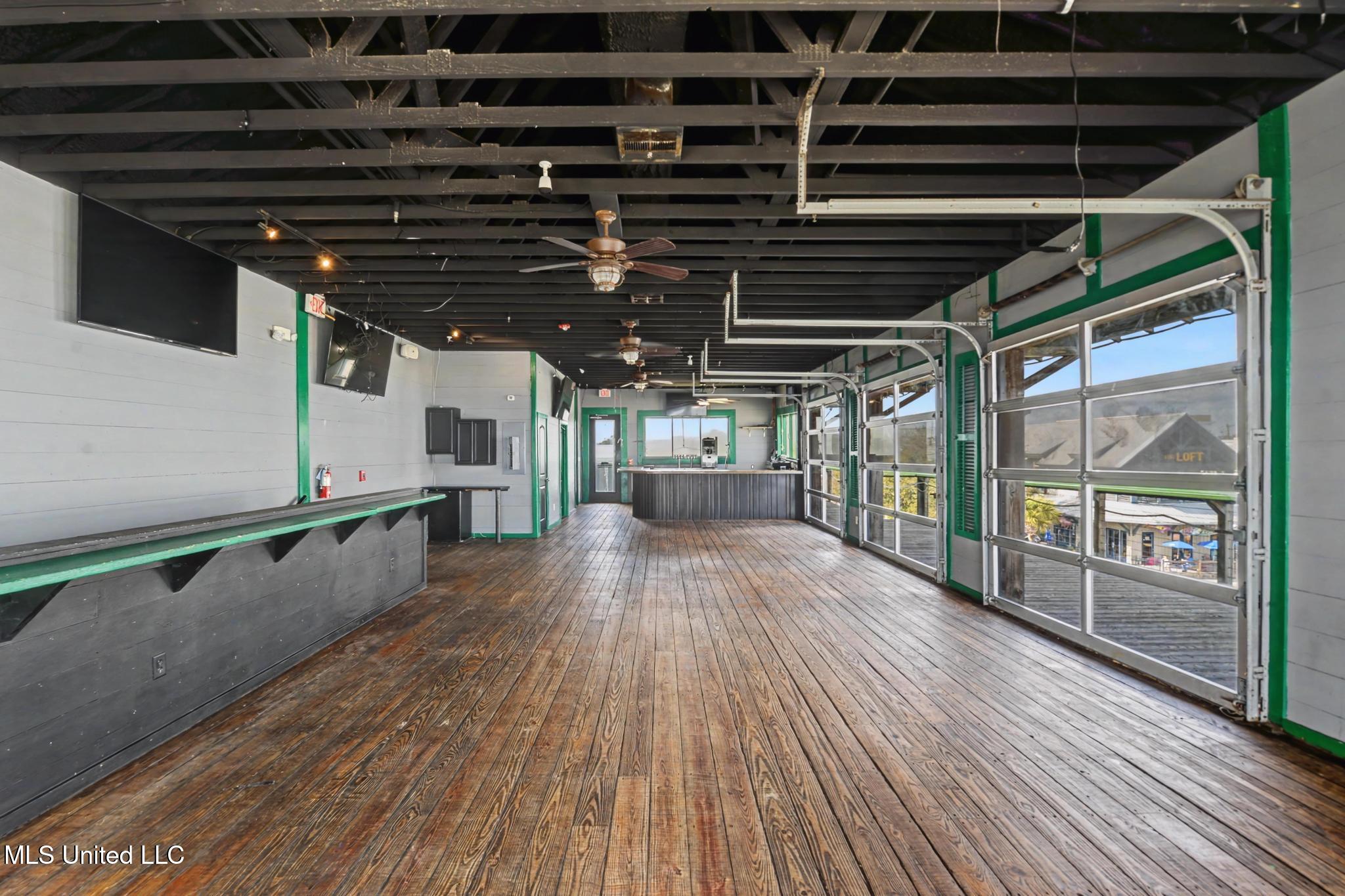 113 S Beach Boulevard Property Photo 8
