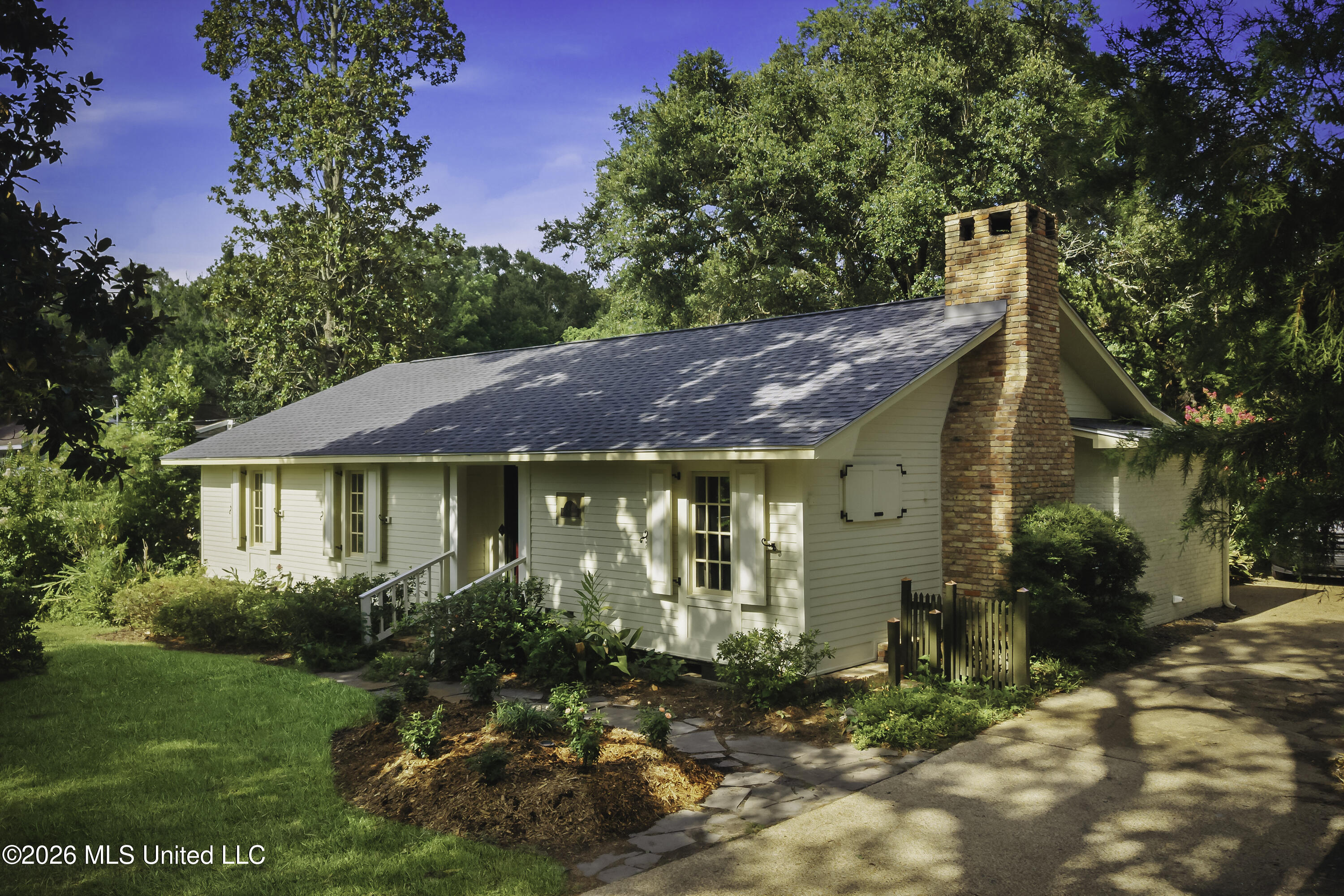 414 General Pershing Avenue Property Photo 1