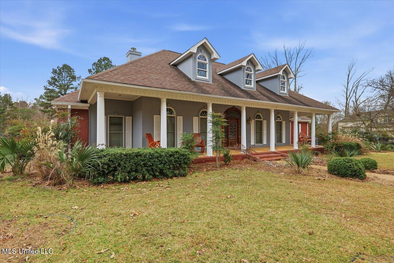 112 Saddle Creek Cove Property Photo 2
