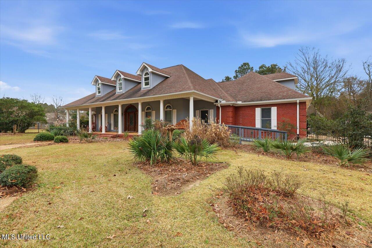 112 Saddle Creek Cove Property Photo 3