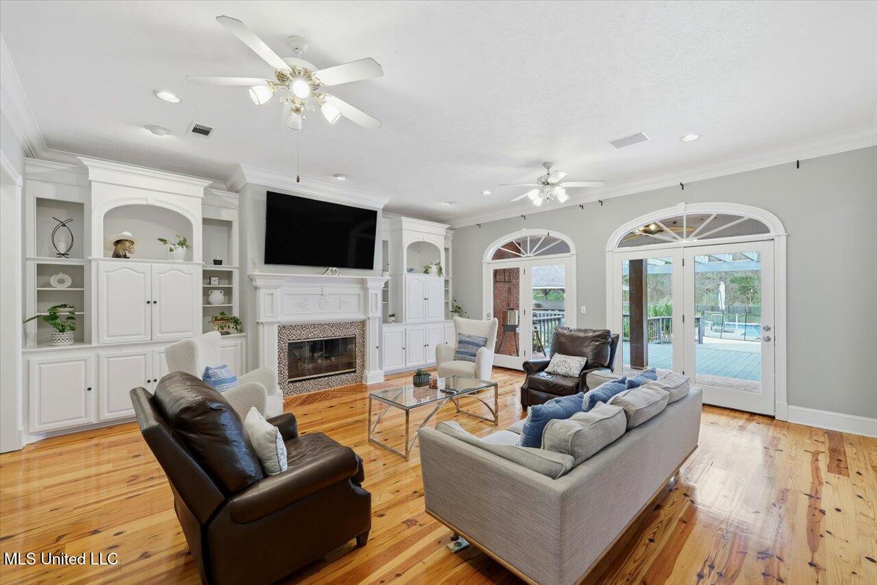 112 Saddle Creek Cove Property Photo 8