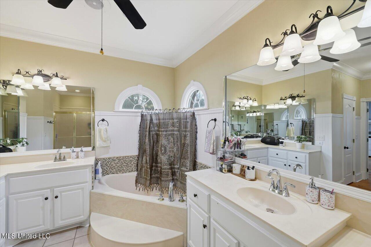 112 Saddle Creek Cove Property Photo 28
