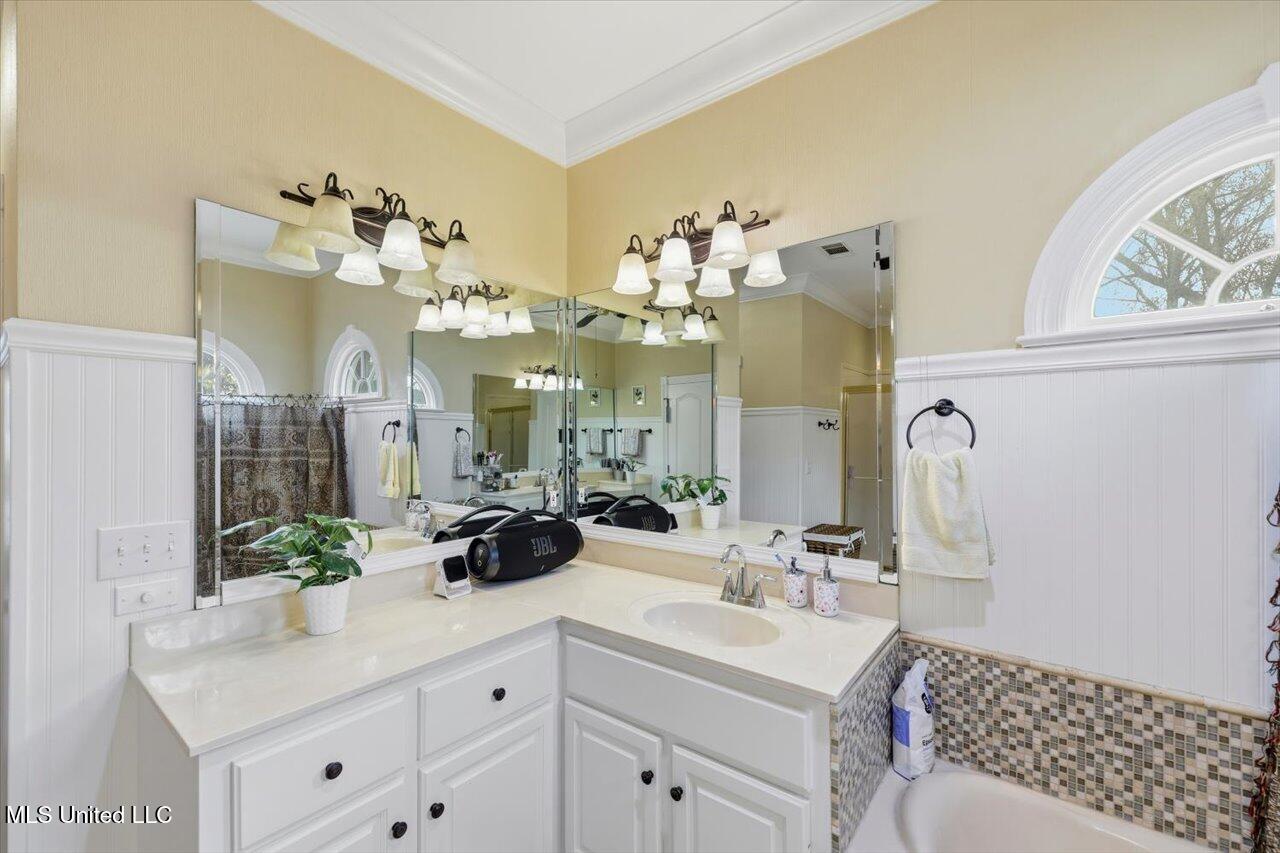 112 Saddle Creek Cove Property Photo 29