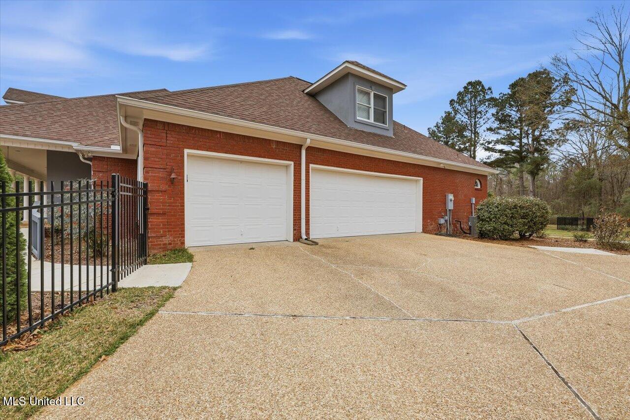 112 Saddle Creek Cove Property Photo 45